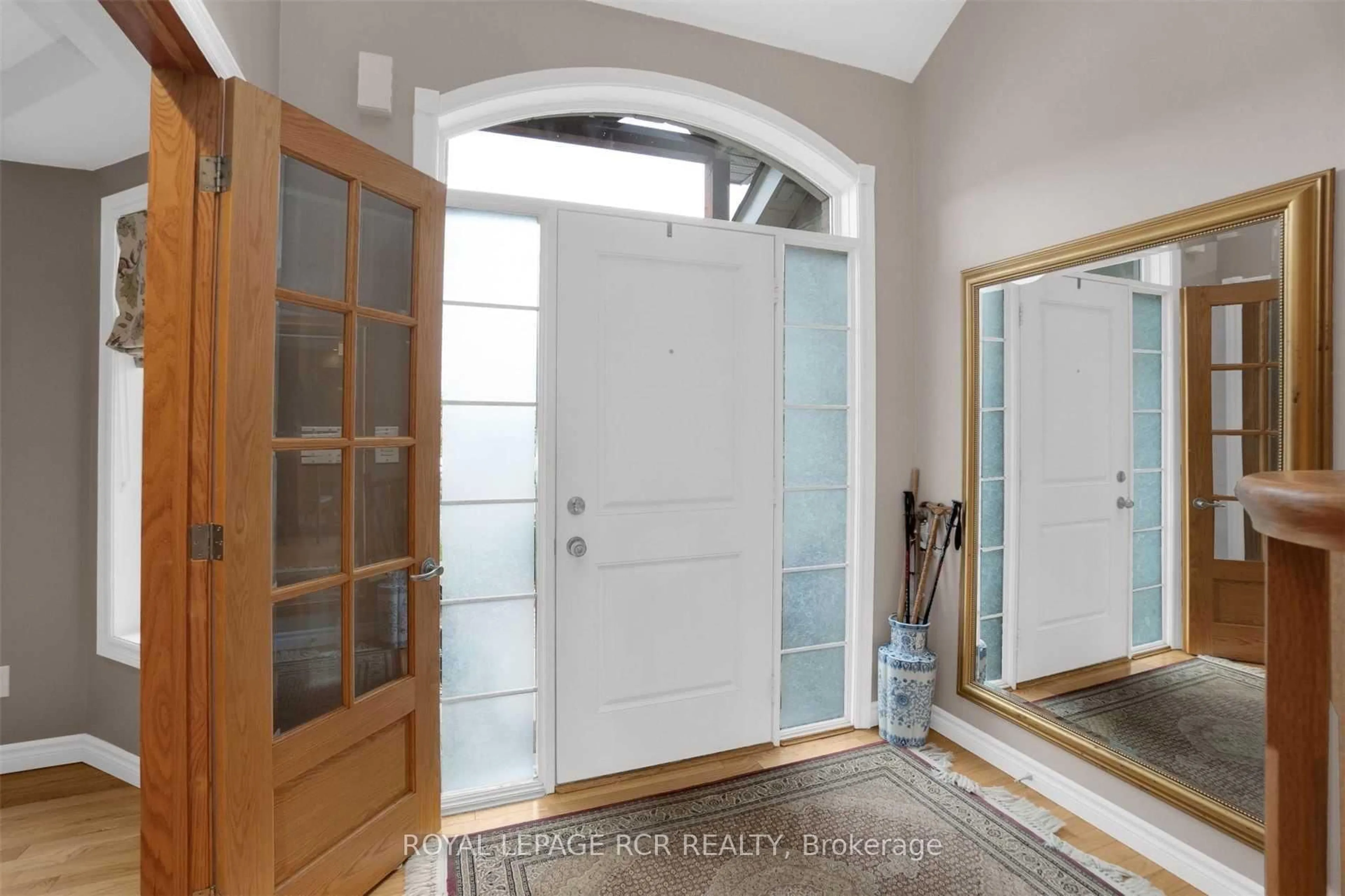 Indoor entryway for 14 Zimmerman Dr #4, Caledon Ontario L7E 4C2