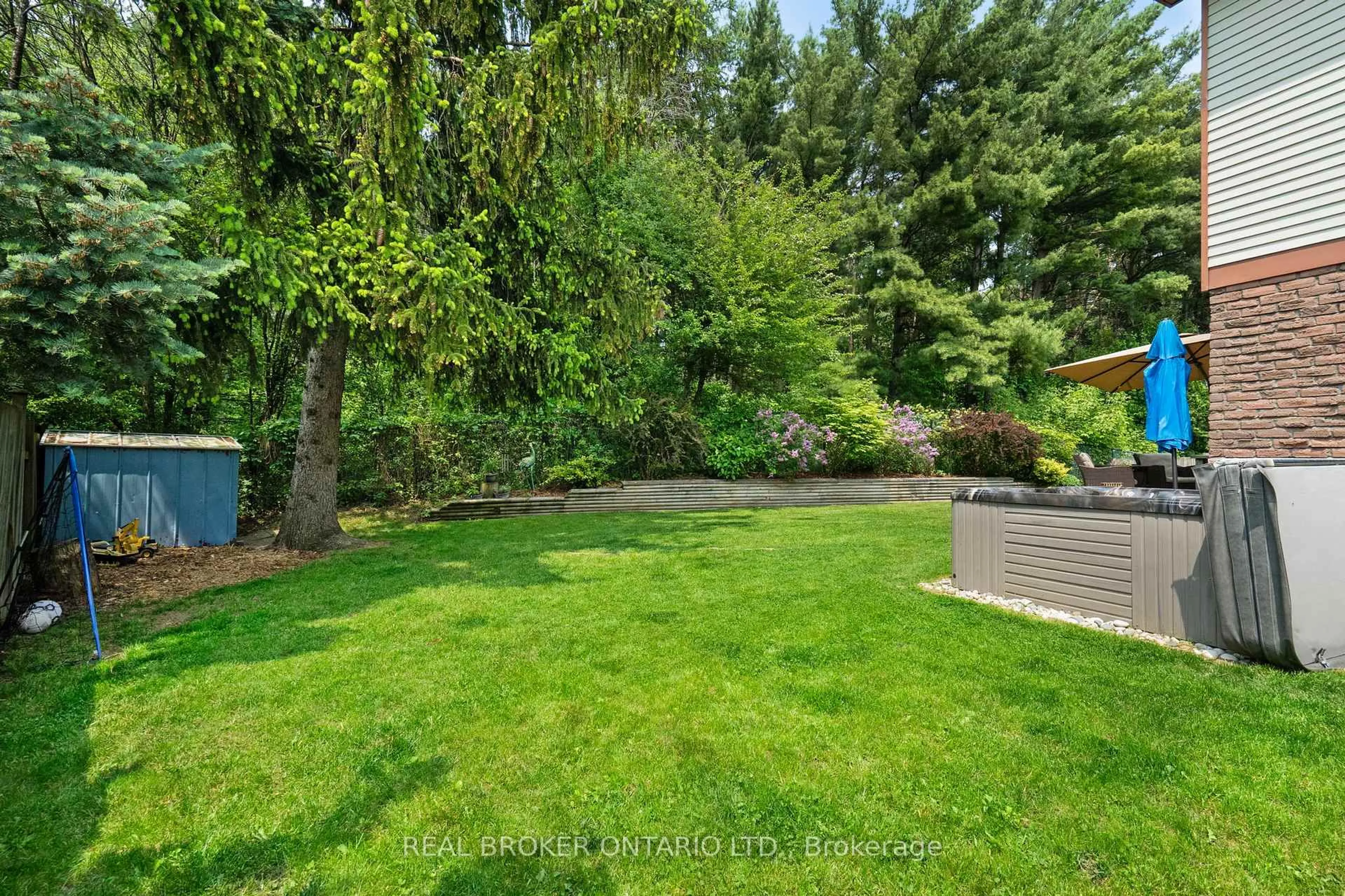 Patio, unknown for 92 Rawling Cres, Brampton Ontario L6Z 1N8