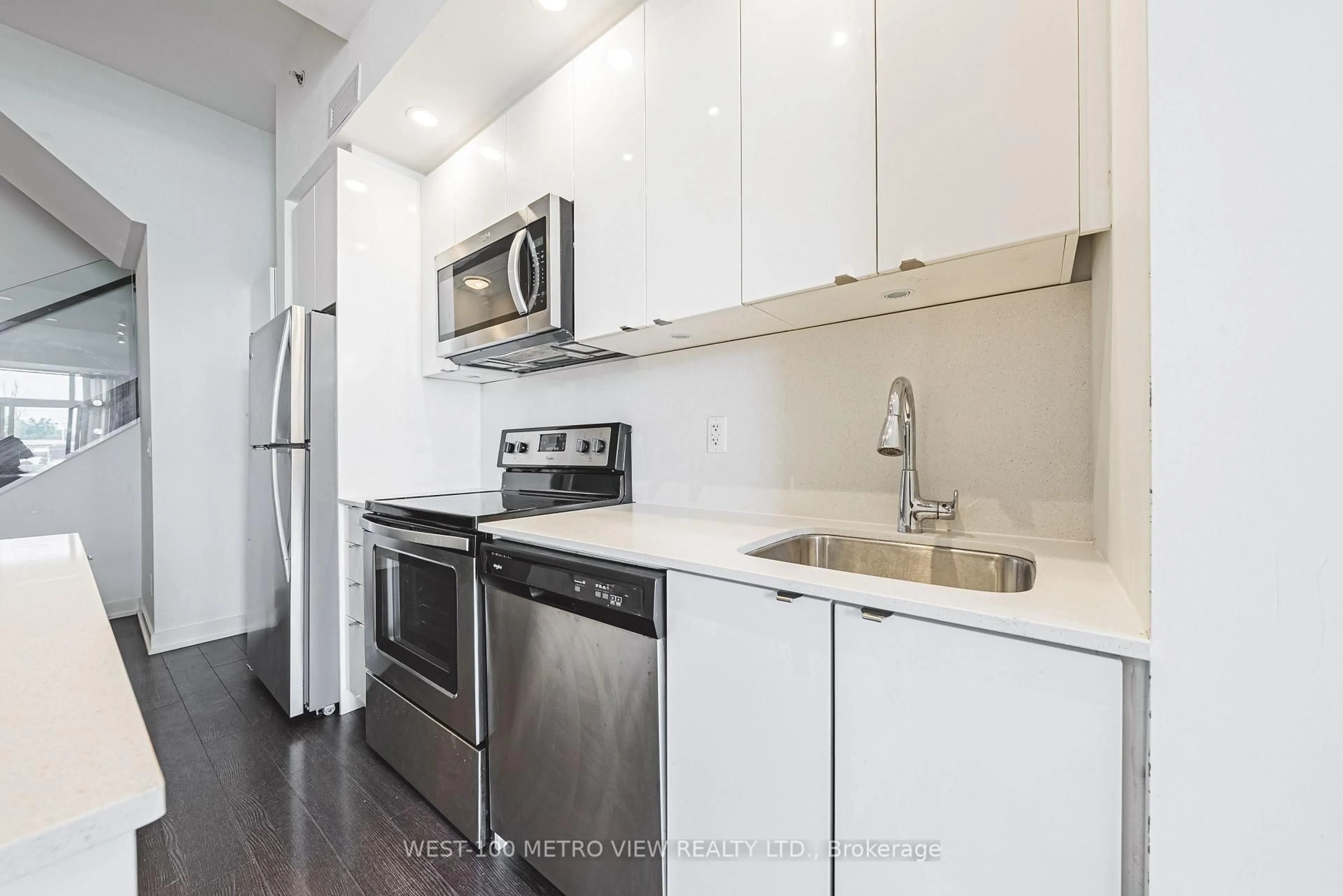 Standard kitchen, unknown for 5240 Dundas St #B208, Burlington Ontario L7R 3X4