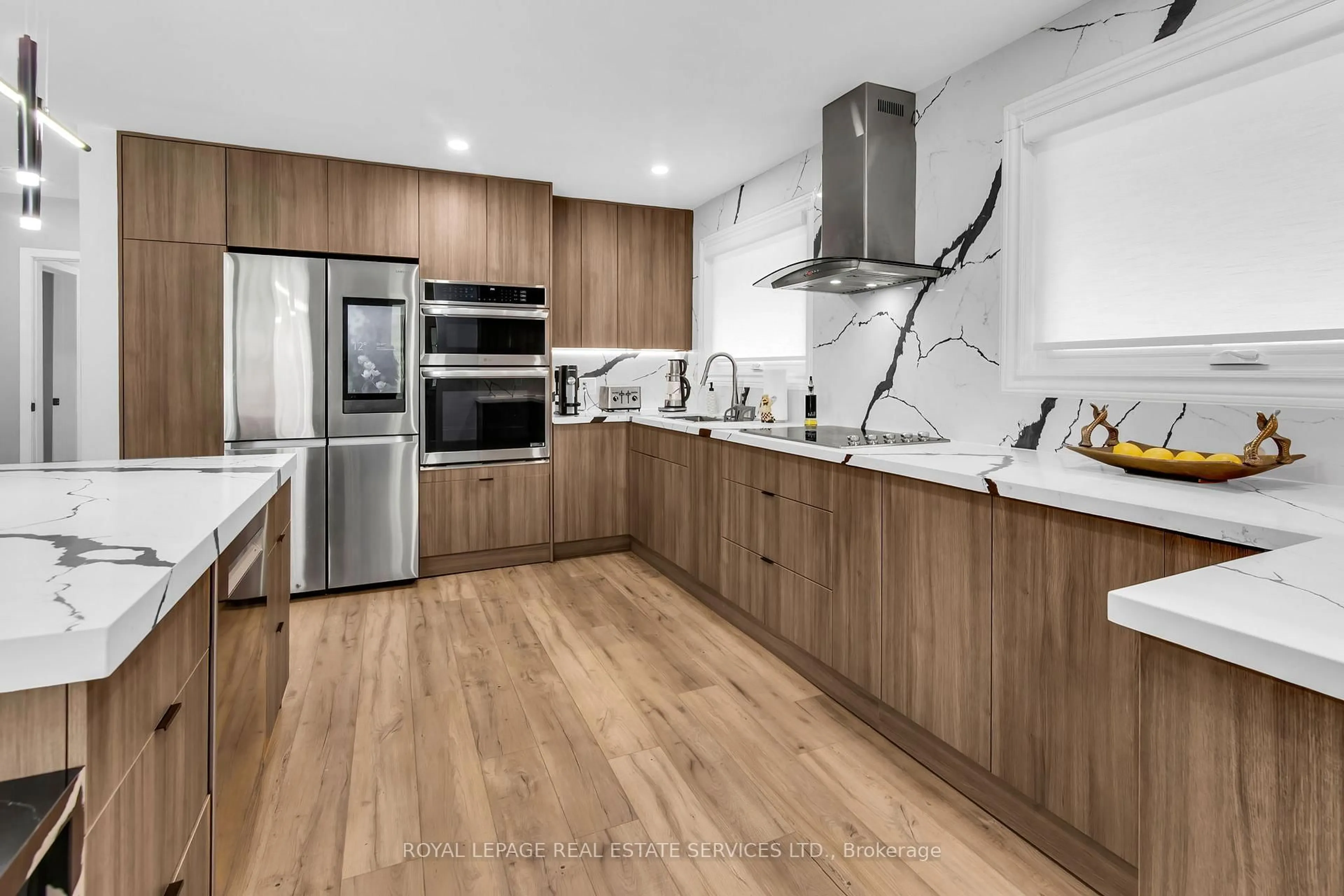 Contemporary kitchen, unknown for 1683 Sherway Dr, Mississauga Ontario L4X 1C8