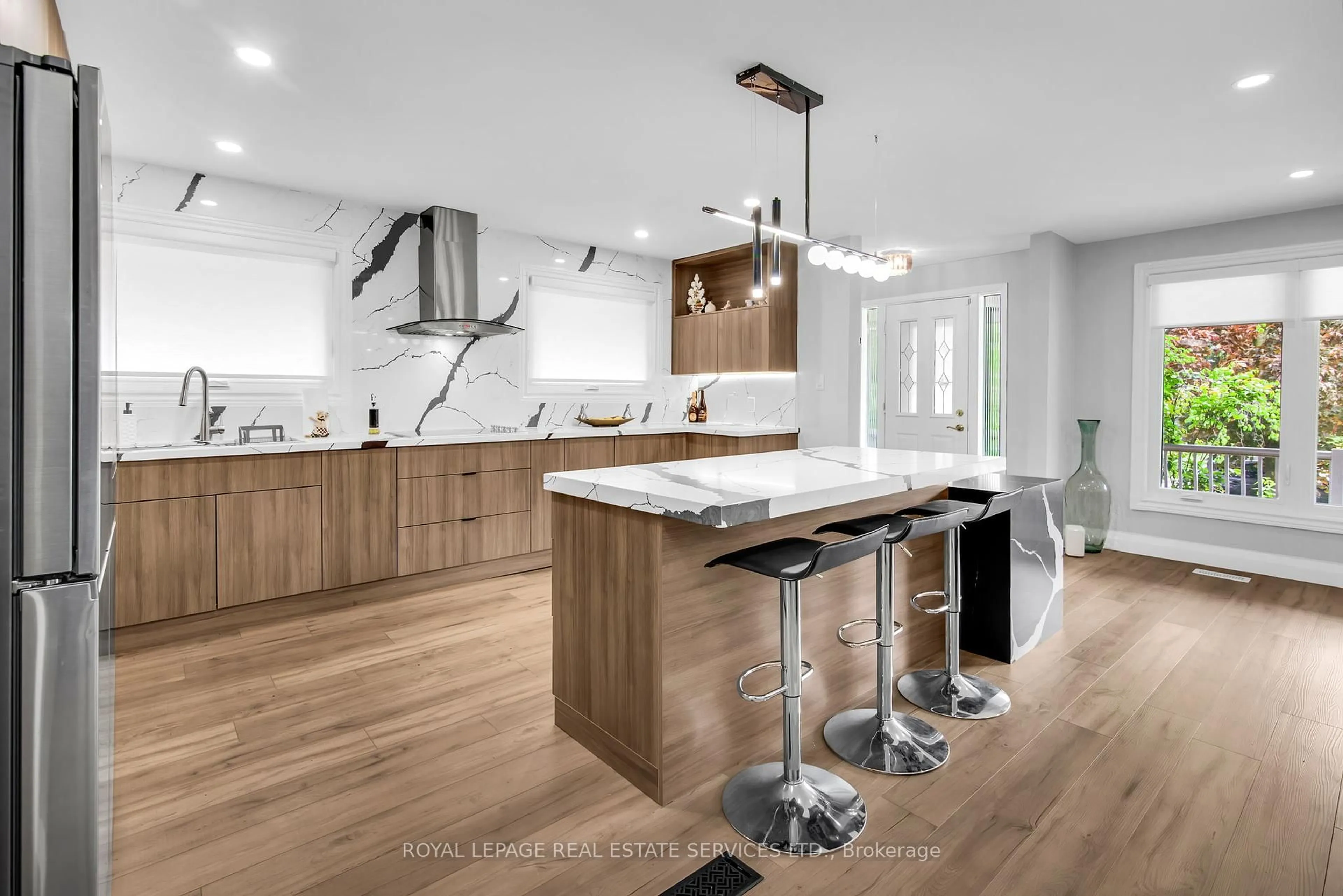 Contemporary kitchen, wood/laminate floor for 1683 Sherway Dr, Mississauga Ontario L4X 1C8