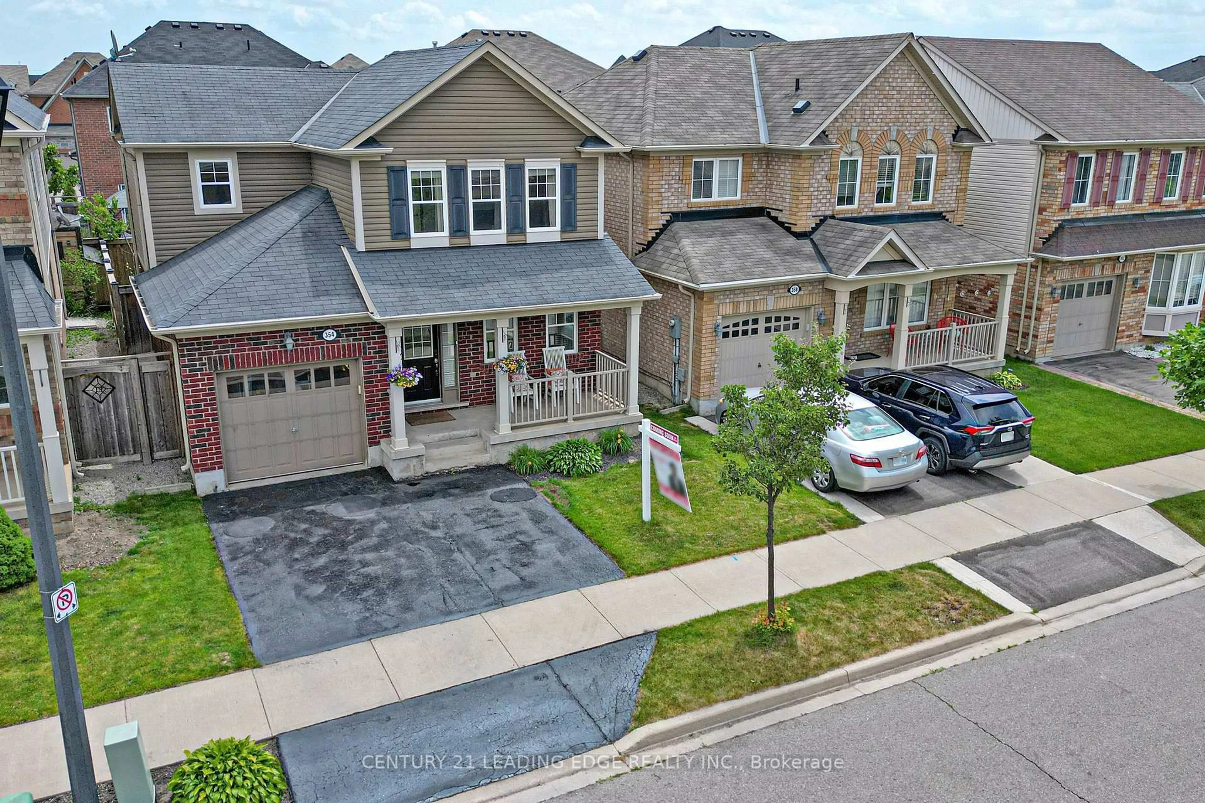 A pic from outside/outdoor area/front of a property/back of a property/a pic from drone, street for 354 Schreyer Cres, Milton Ontario L9T 7T1