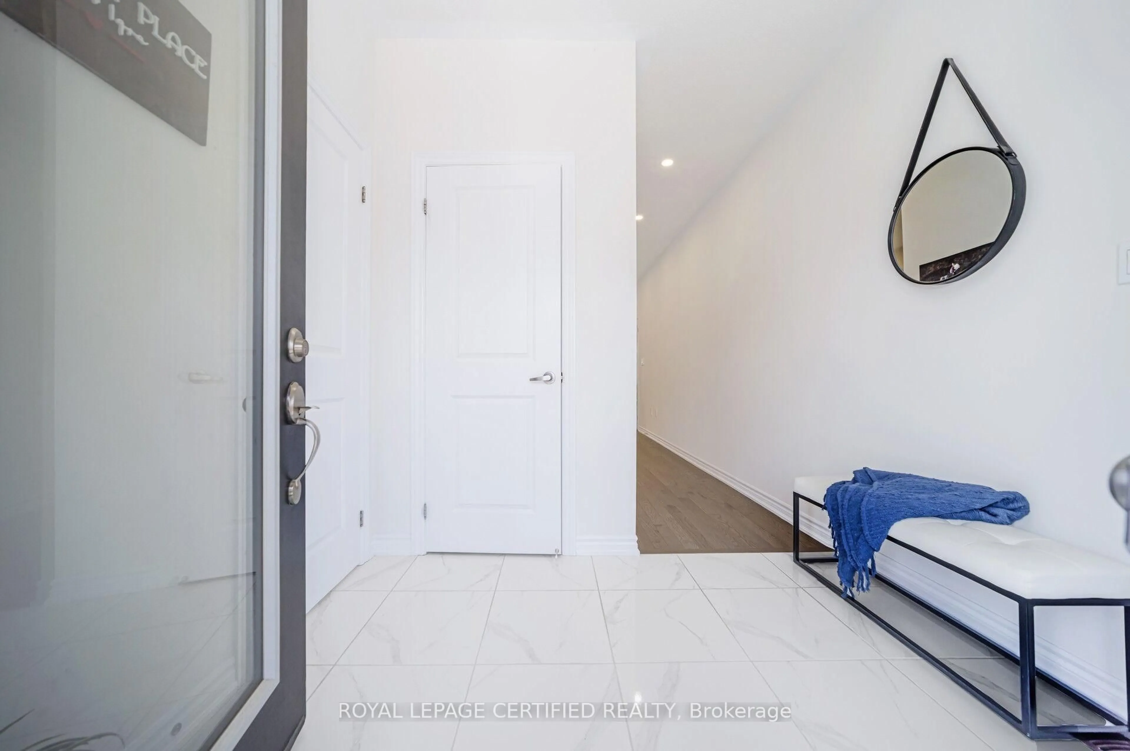 Indoor entryway for 30 Del Grappa St, Caledon Ontario L7C 4L2