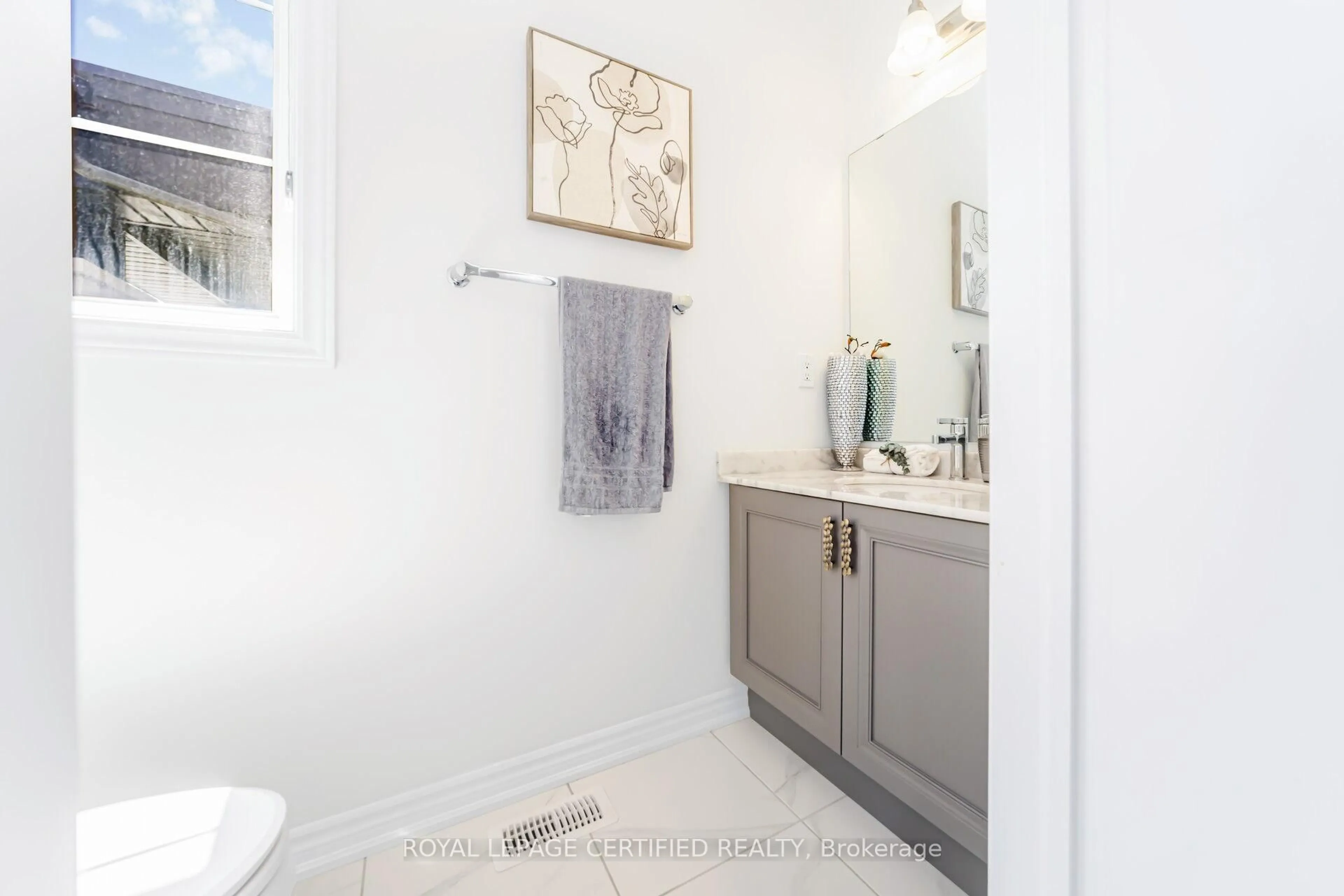 Contemporary bathroom, ceramic/tile floor for 30 Del Grappa St, Caledon Ontario L7C 4L2