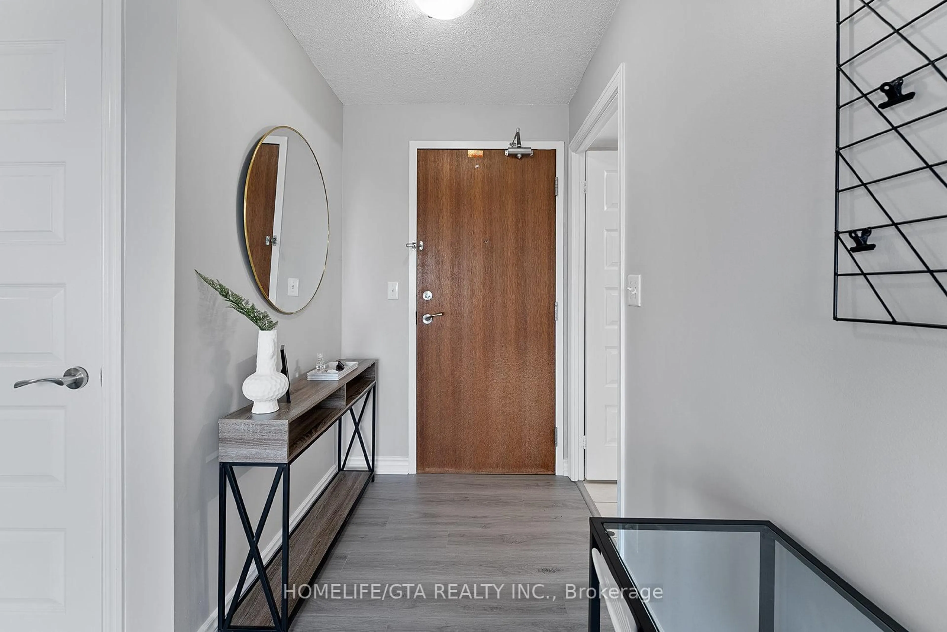Indoor entryway for 215 Queen St #1803, Brampton Ontario L6W 0A9