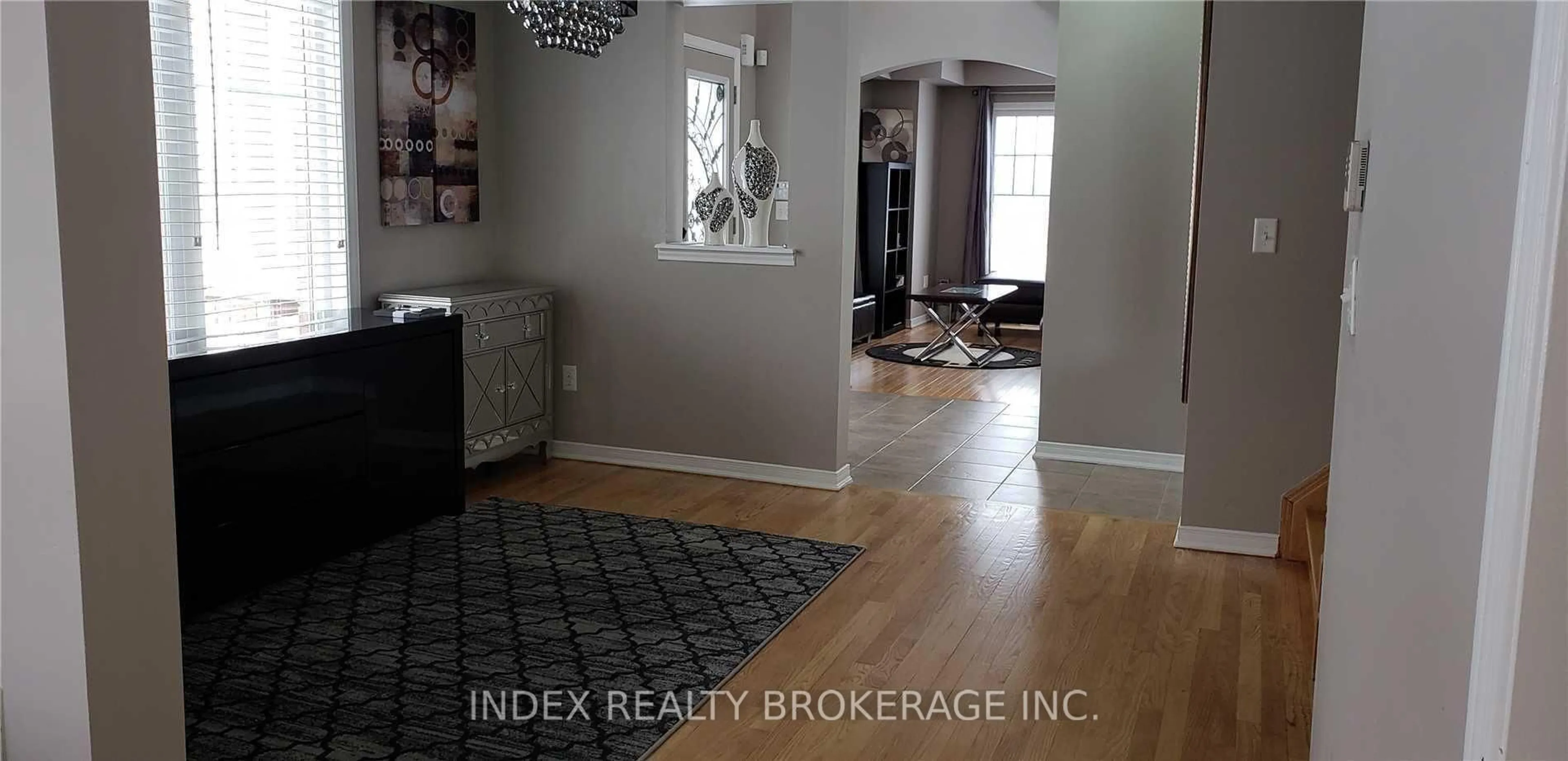 Indoor entryway for 2 Seachart Pl, Brampton Ontario L6P 3E1