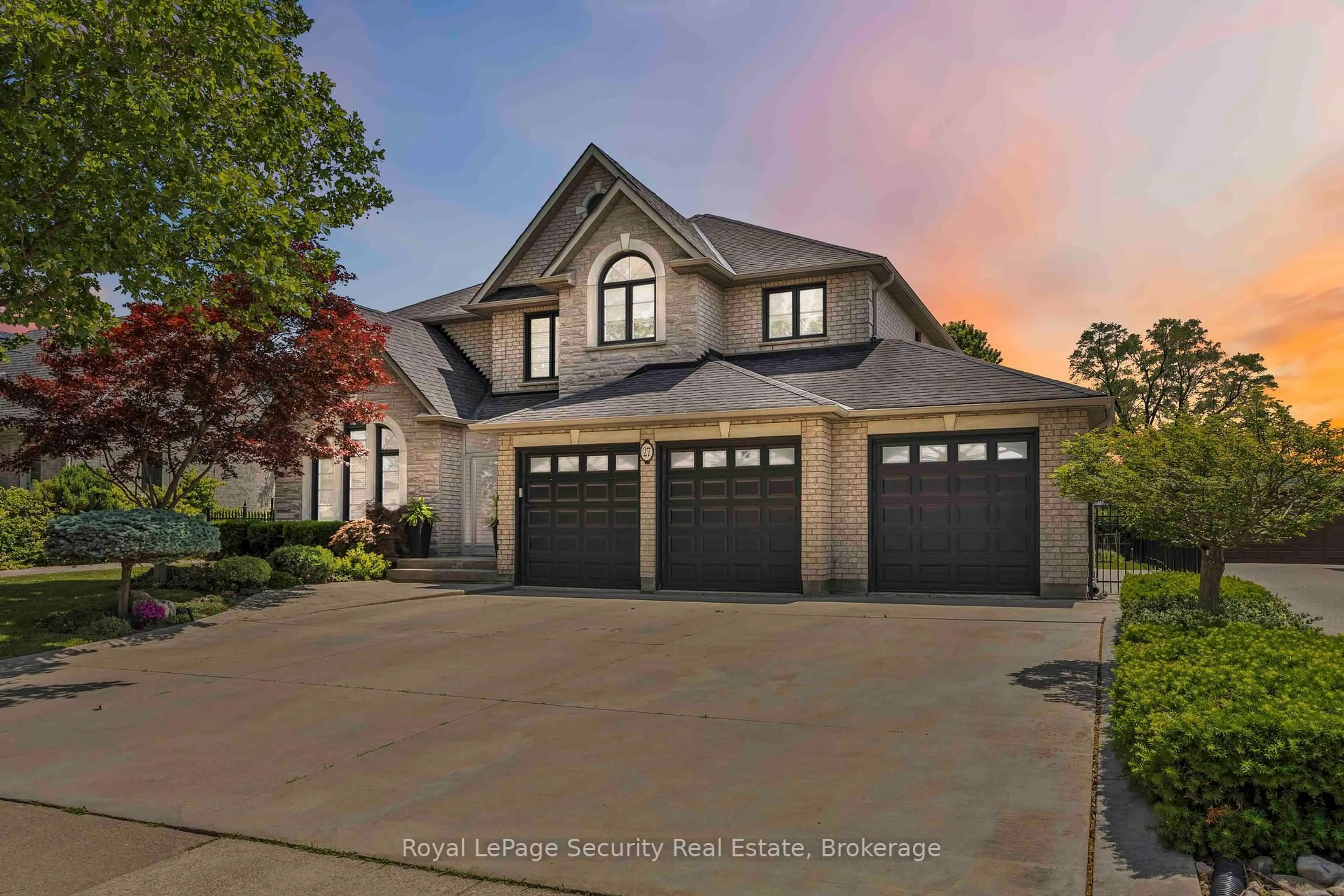 Unknown for 27 Gaydon Ave, Toronto Ontario M9M 1G6