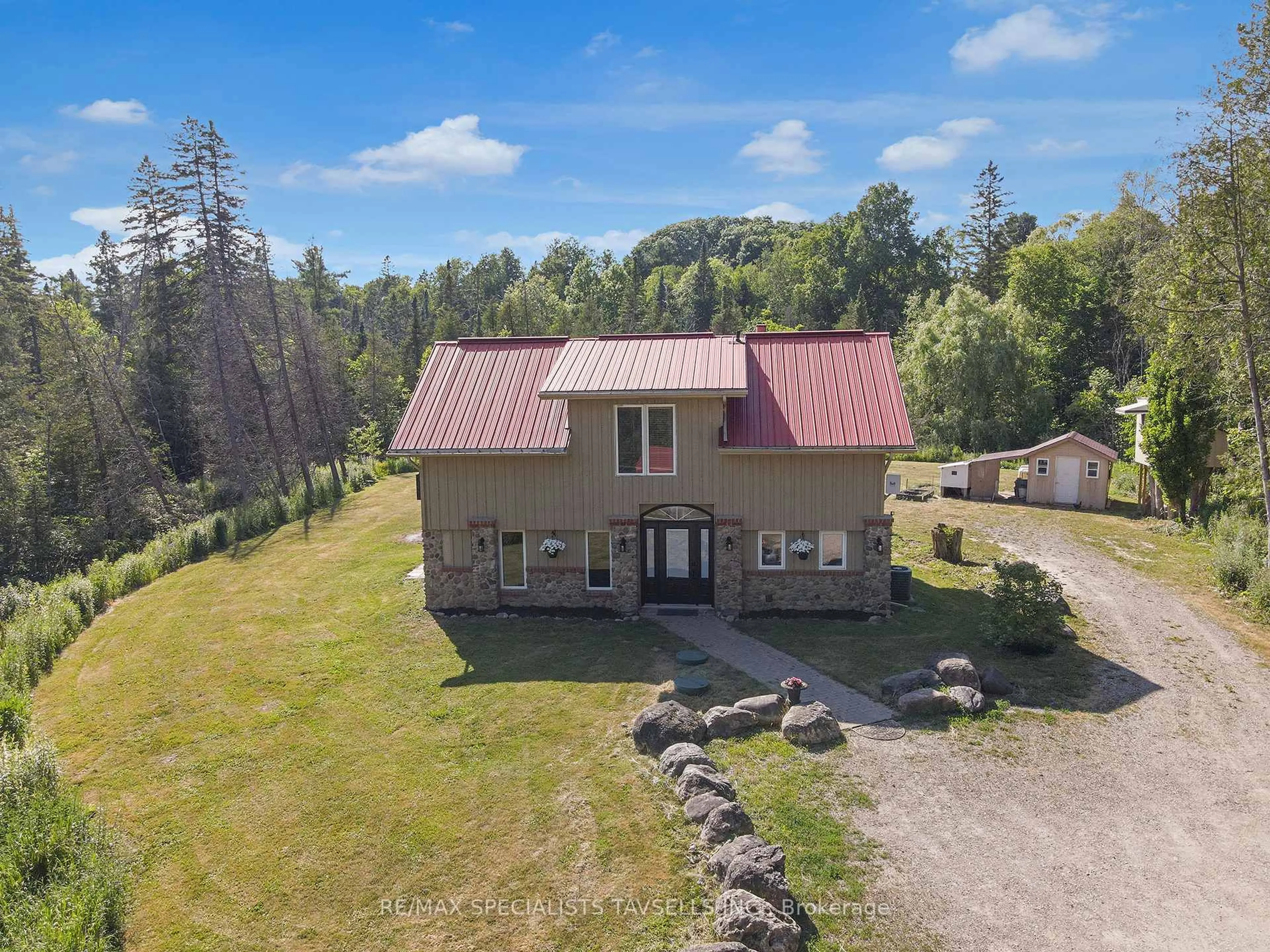 A pic from outside/outdoor area/front of a property/back of a property/a pic from drone, building for 16042 Kennedy Rd, Caledon Ontario L7C 2G7