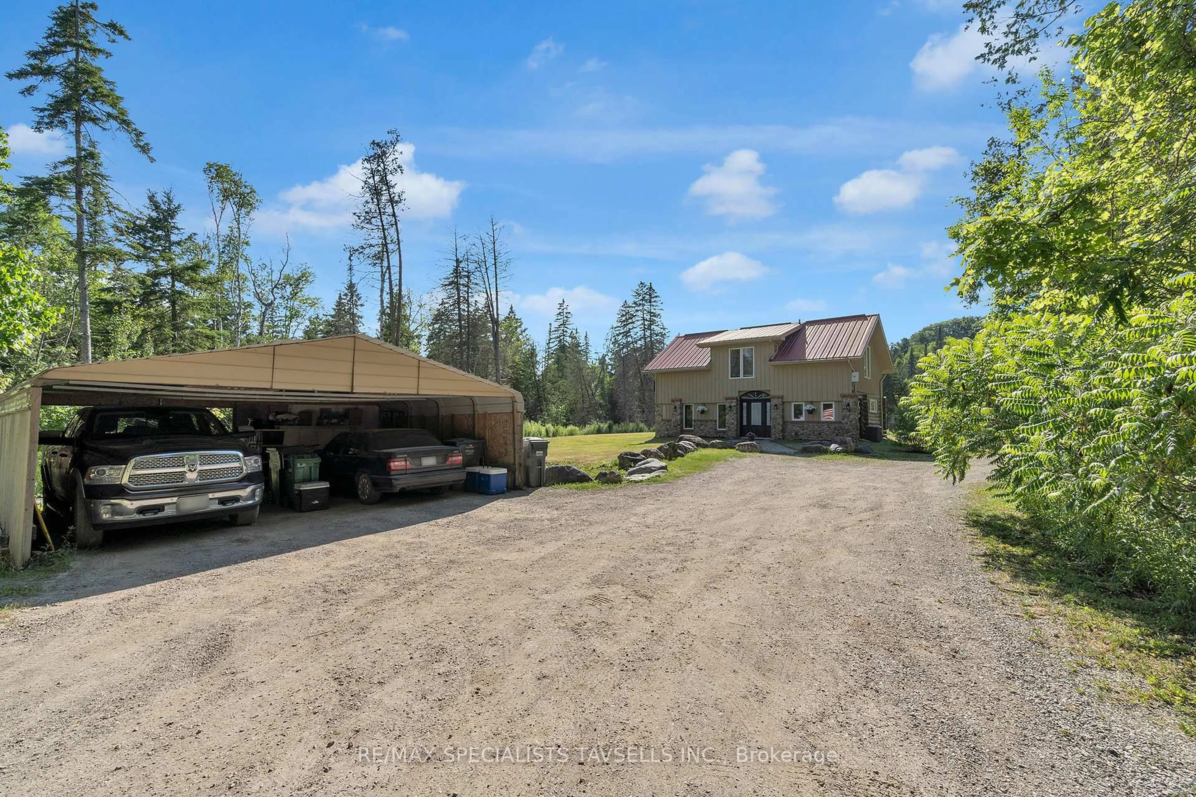 A pic from outside/outdoor area/front of a property/back of a property/a pic from drone, unknown for 16042 Kennedy Rd, Caledon Ontario L7C 2G7