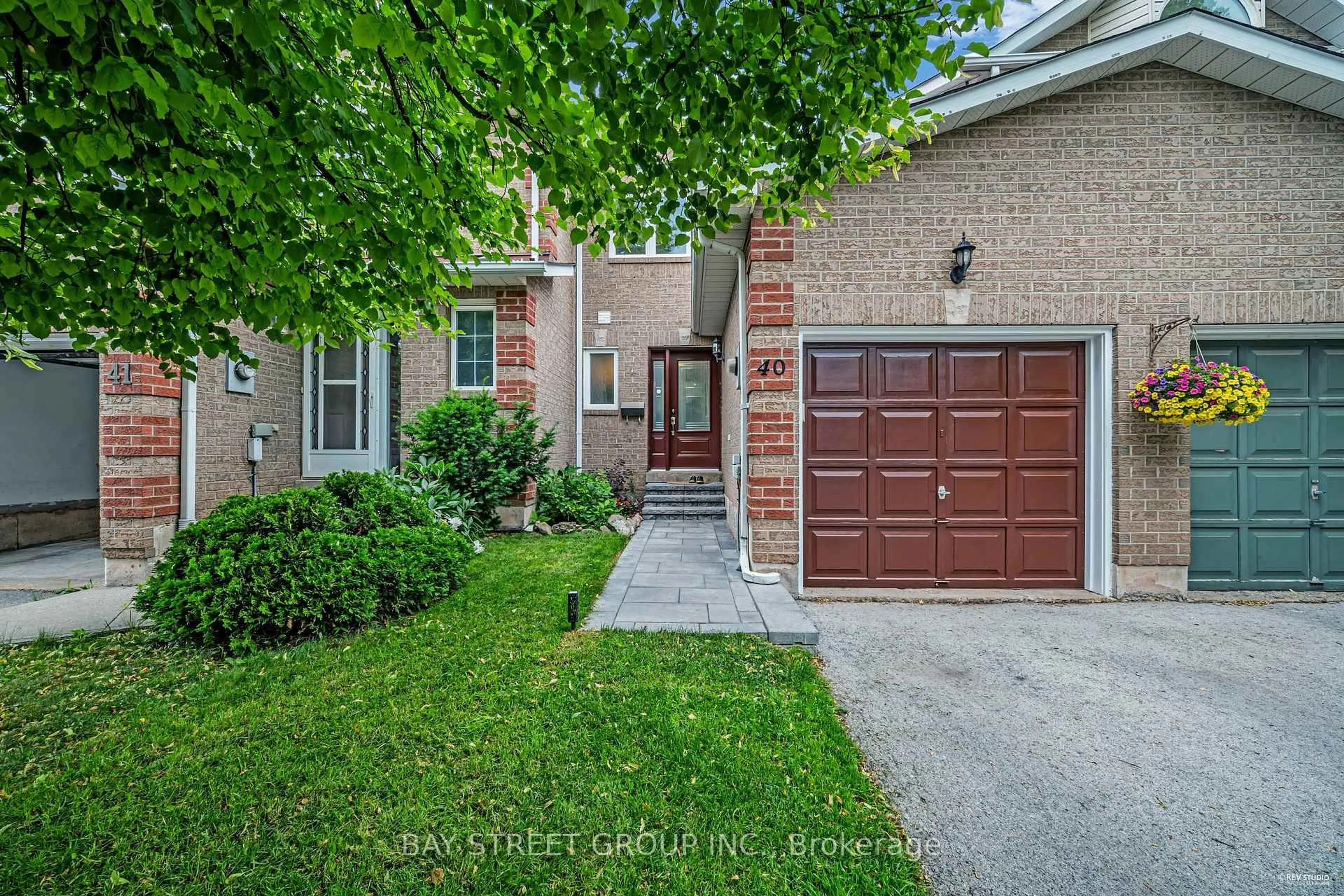 Home with brick exterior material, street for 1240 Westview Terr #40, Oakville Ontario L6M 3M4