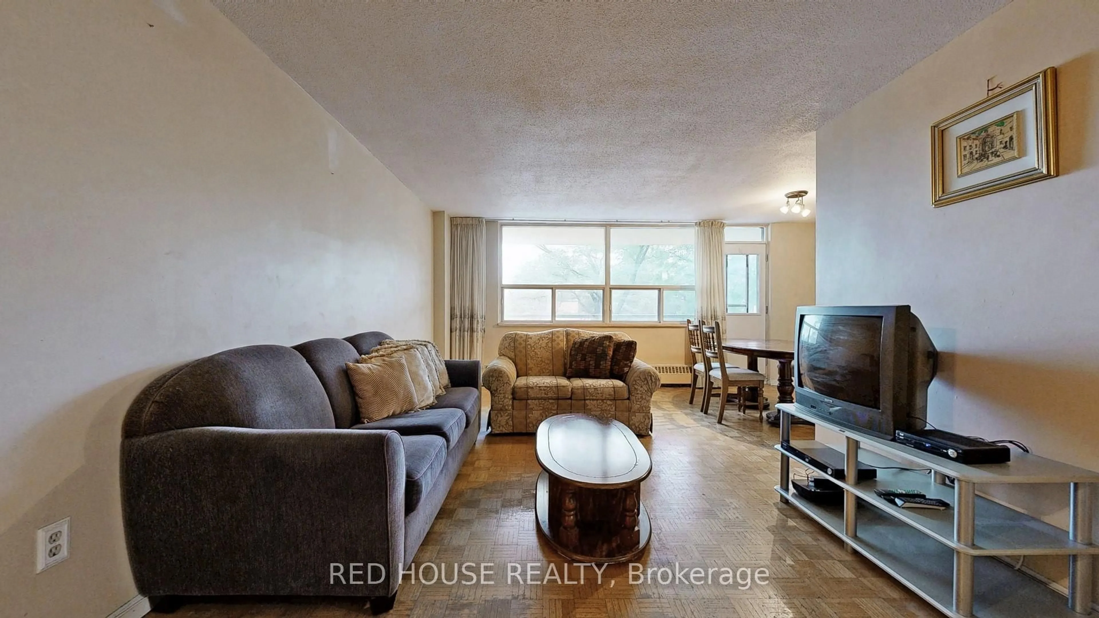 Living room with furniture, wood/laminate floor for 5 Frith Rd #206, Toronto Ontario M3N 2L5