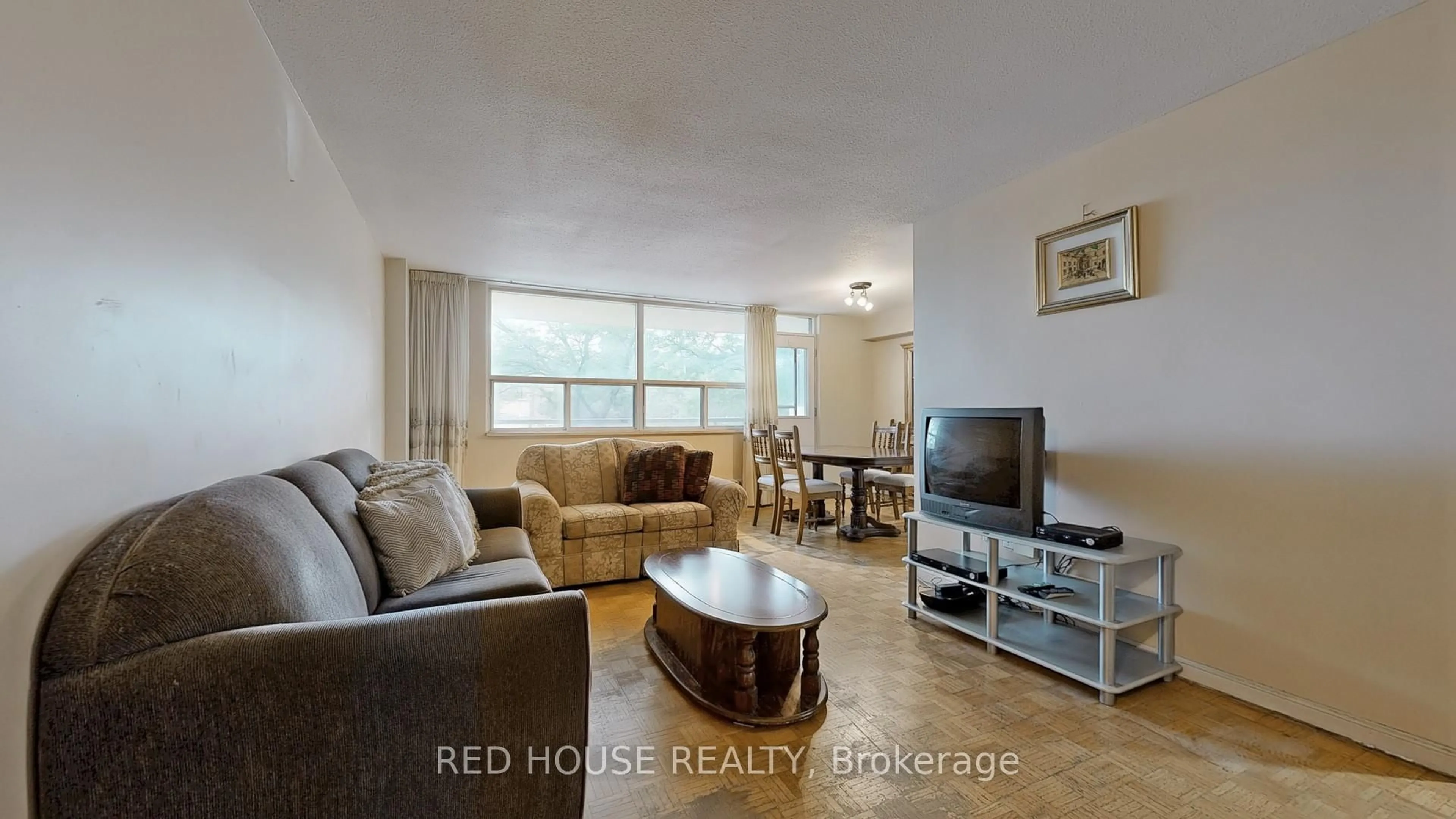 Living room with furniture, wood/laminate floor for 5 Frith Rd #206, Toronto Ontario M3N 2L5