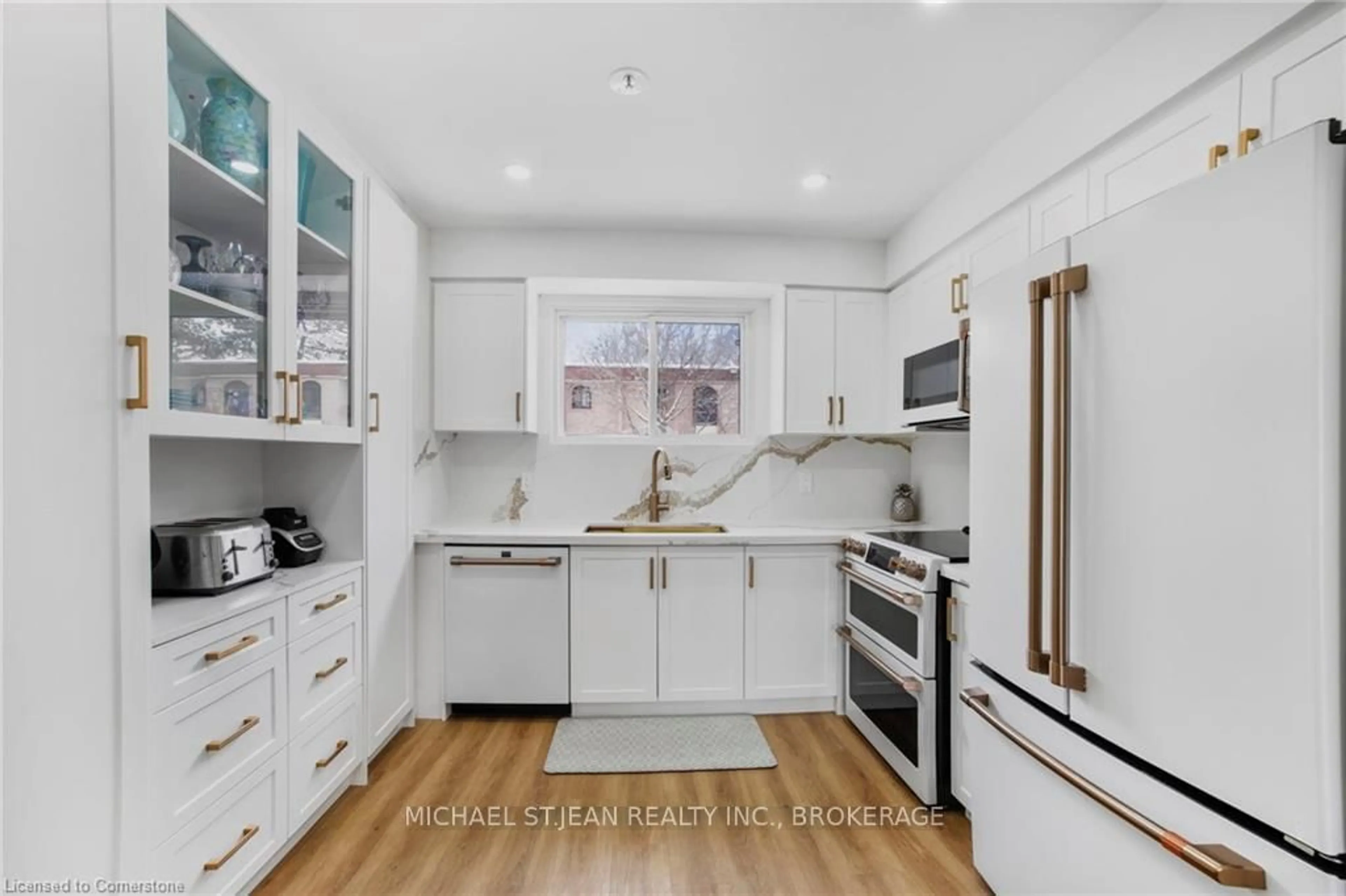 Open concept kitchen, unknown for 621 Francis Rd, Burlington Ontario L7T 3X6