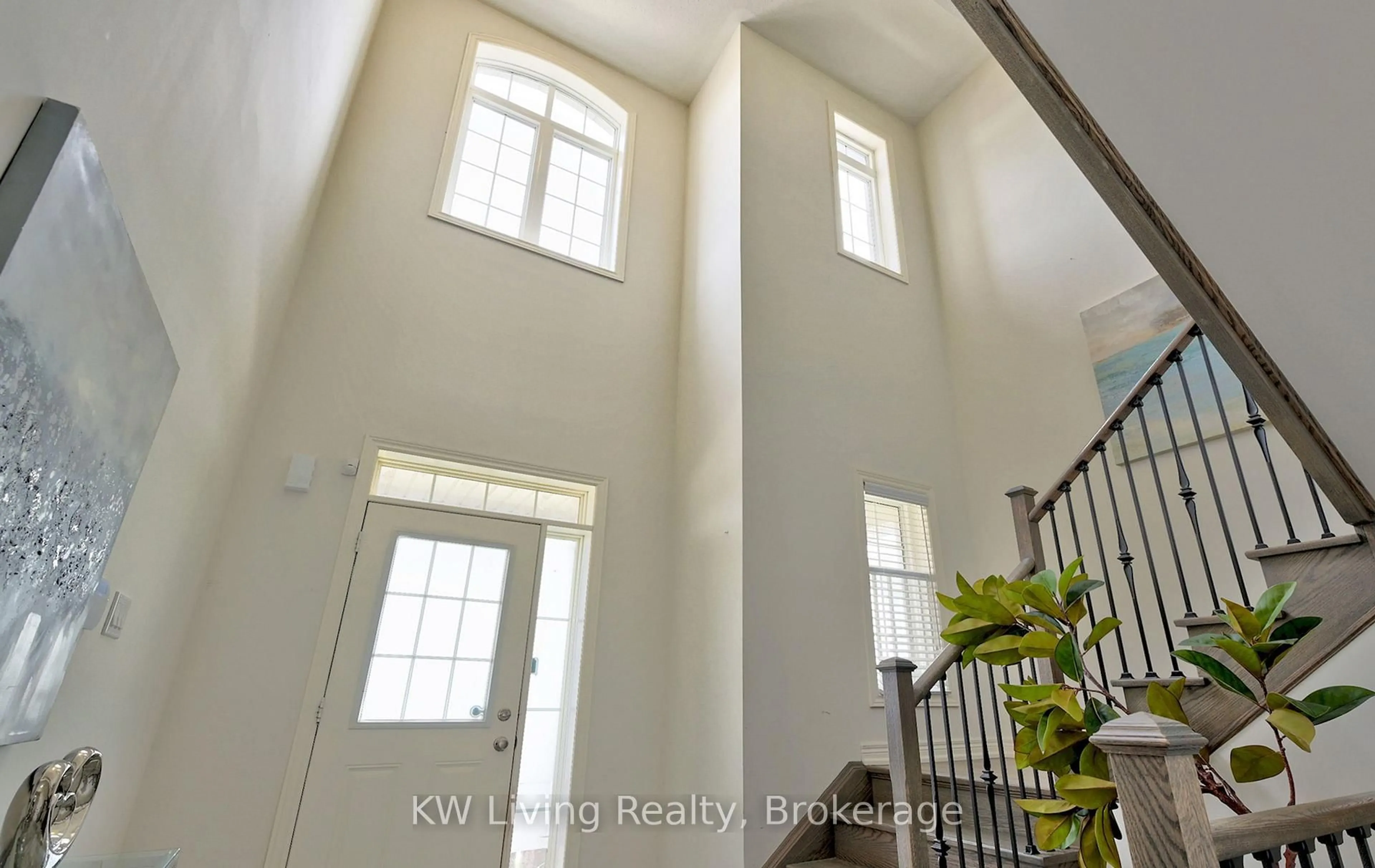 Indoor foyer for 442 Wheat Boom Dr, Oakville Ontario L6H 0S1