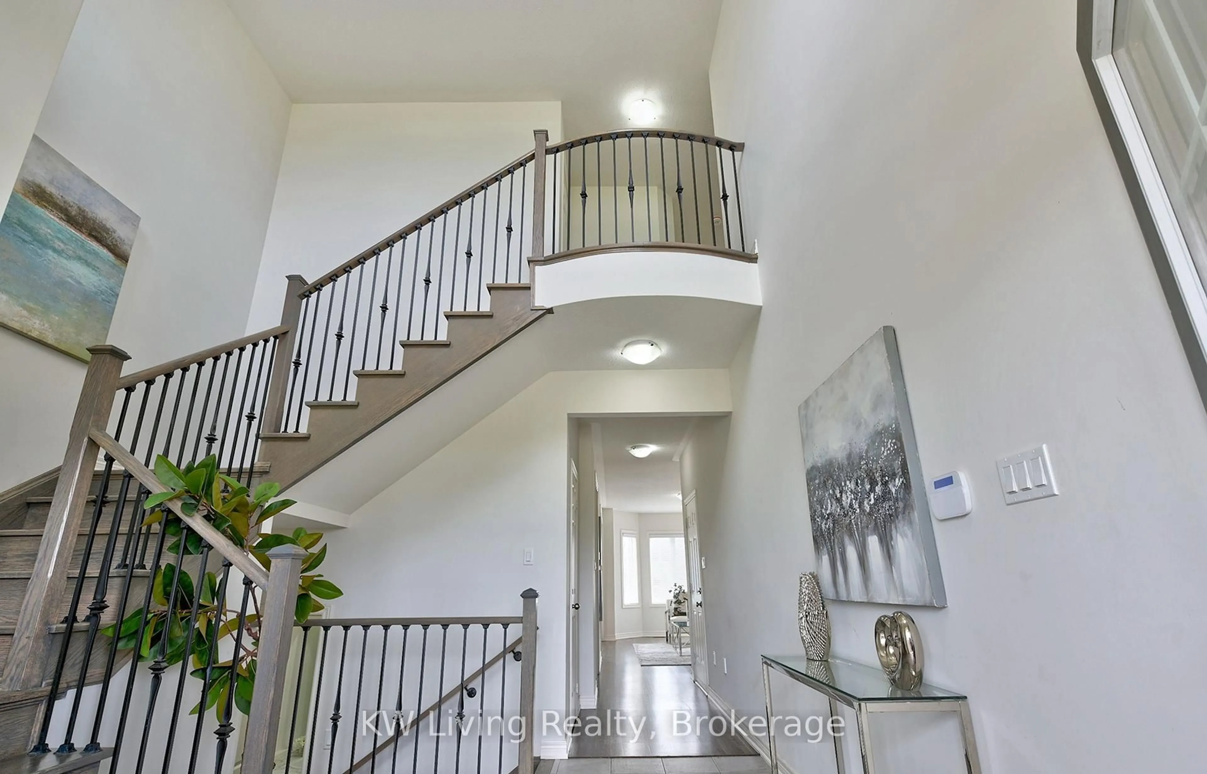 Indoor foyer for 442 Wheat Boom Dr, Oakville Ontario L6H 0S1