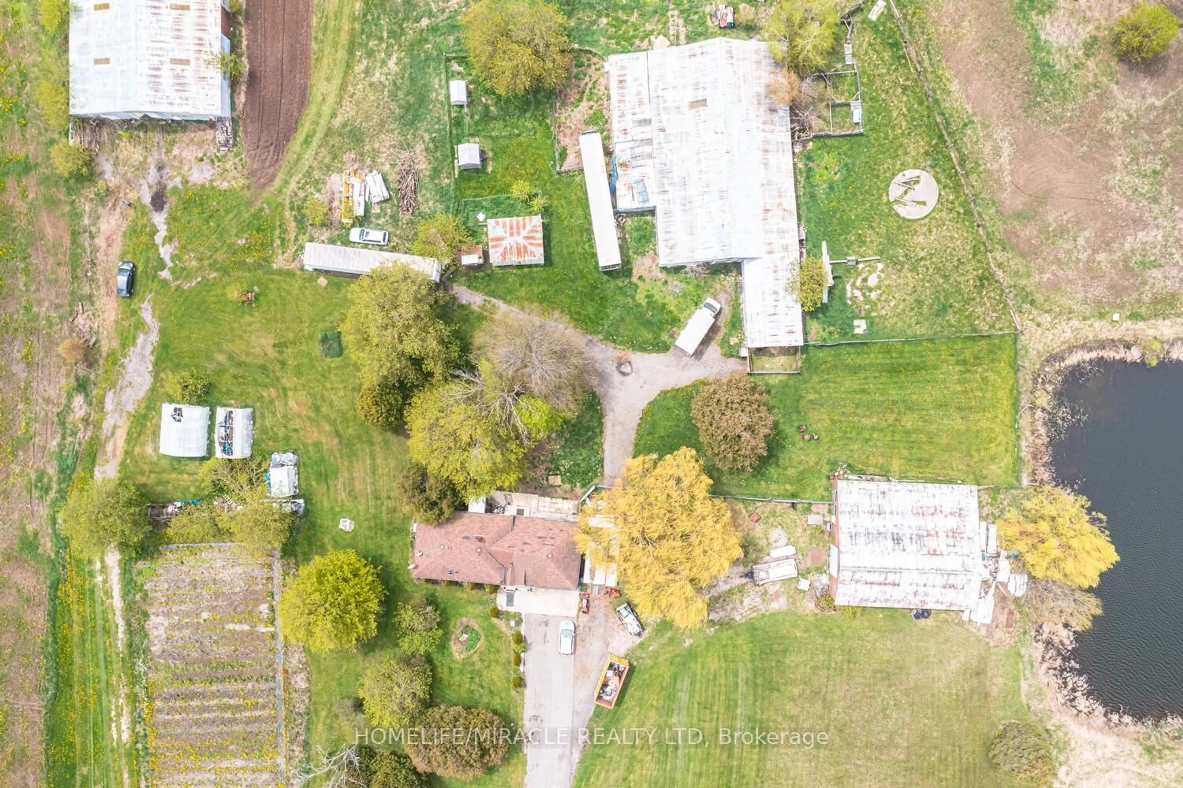 A pic from outside/outdoor area/front of a property/back of a property/a pic from drone, street for 18330 Mountainview Rd, Caledon Ontario L7K 2K8