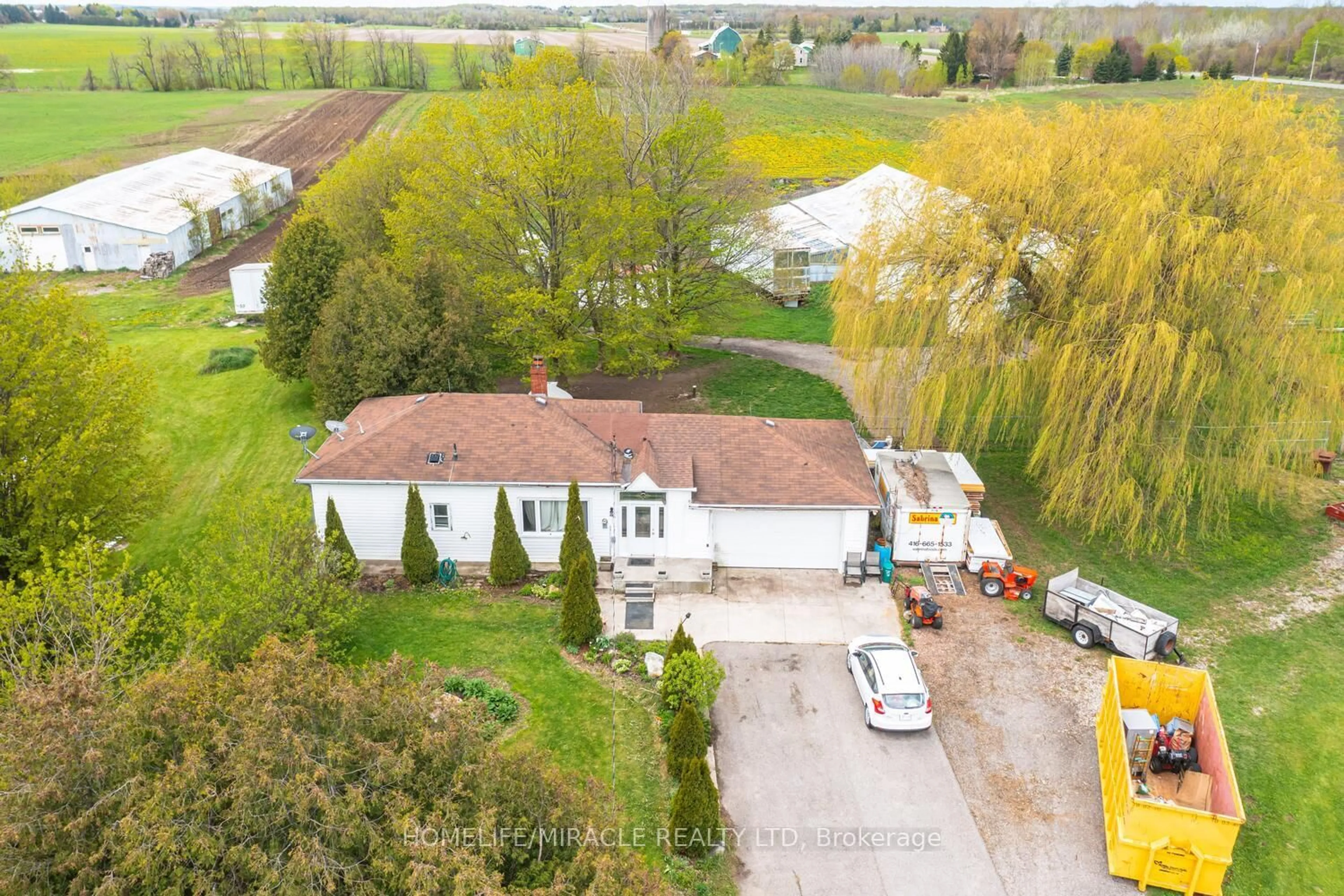 A pic from outside/outdoor area/front of a property/back of a property/a pic from drone, unknown for 18330 Mountainview Rd, Caledon Ontario L7K 2K8