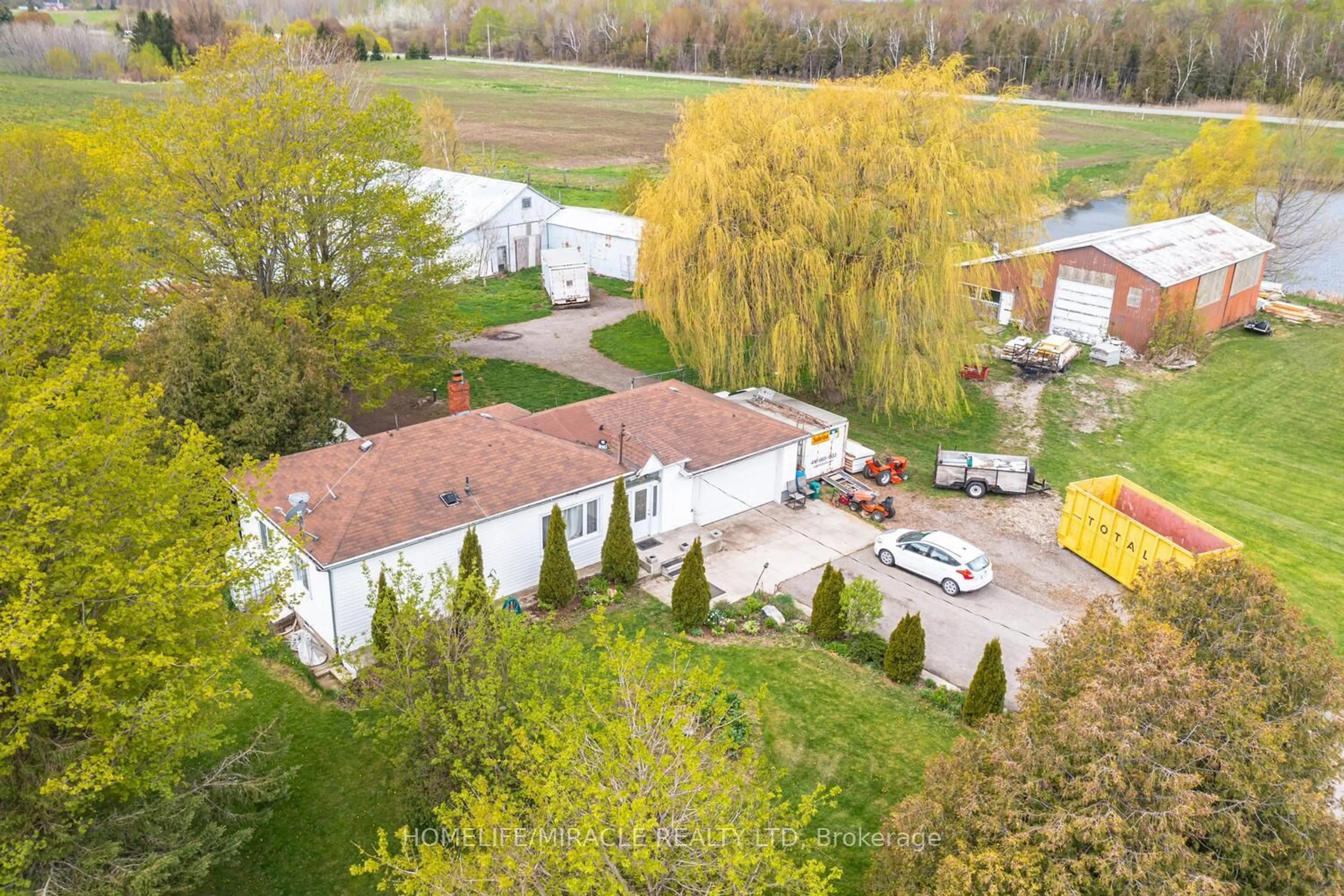A pic from outside/outdoor area/front of a property/back of a property/a pic from drone, street for 18330 Mountainview Rd, Caledon Ontario L7K 2K8