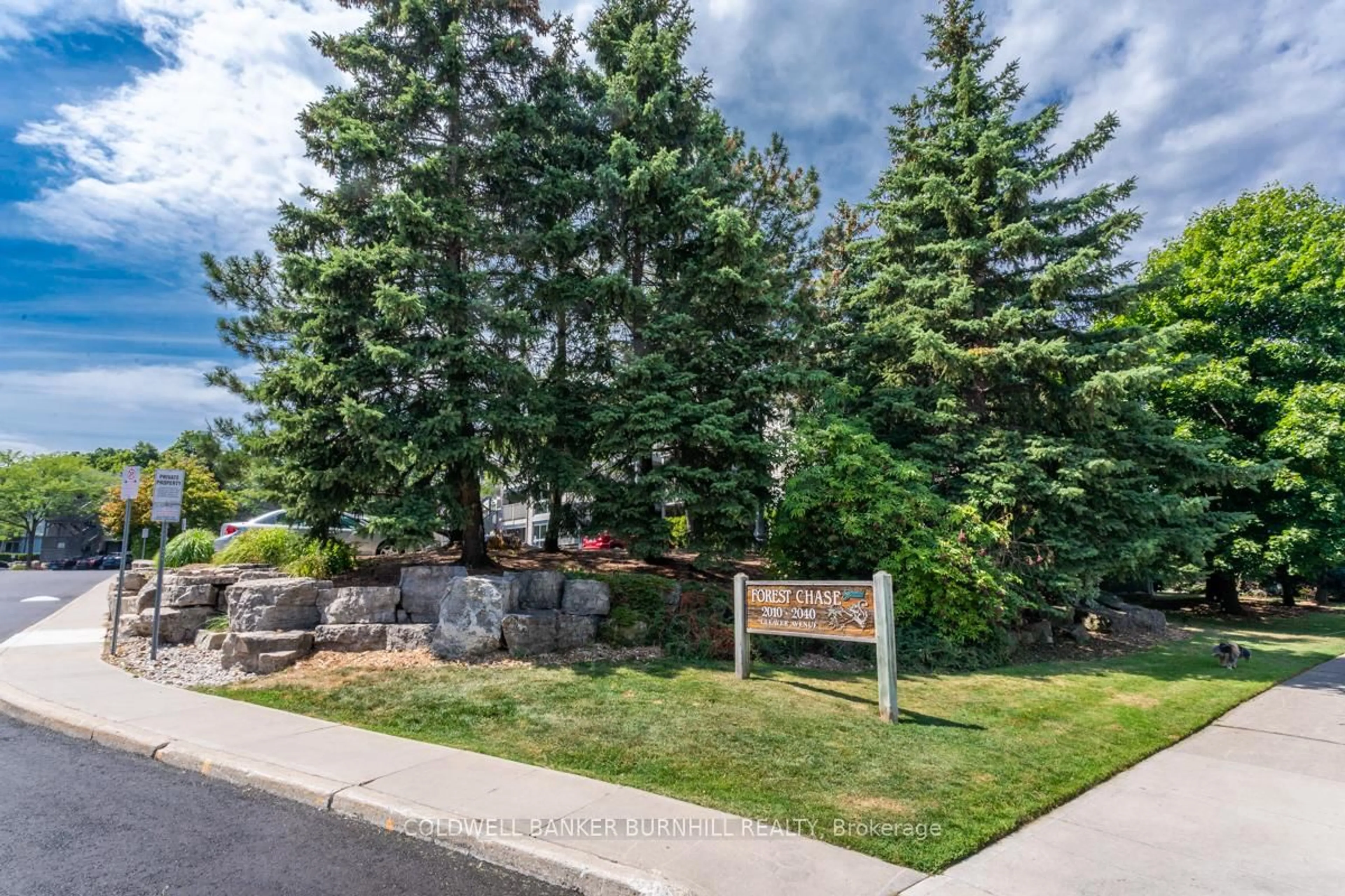 A pic from outside/outdoor area/front of a property/back of a property/a pic from drone, mountain view for 2040 Cleaver Ave #206, Burlington Ontario L7M 4C4