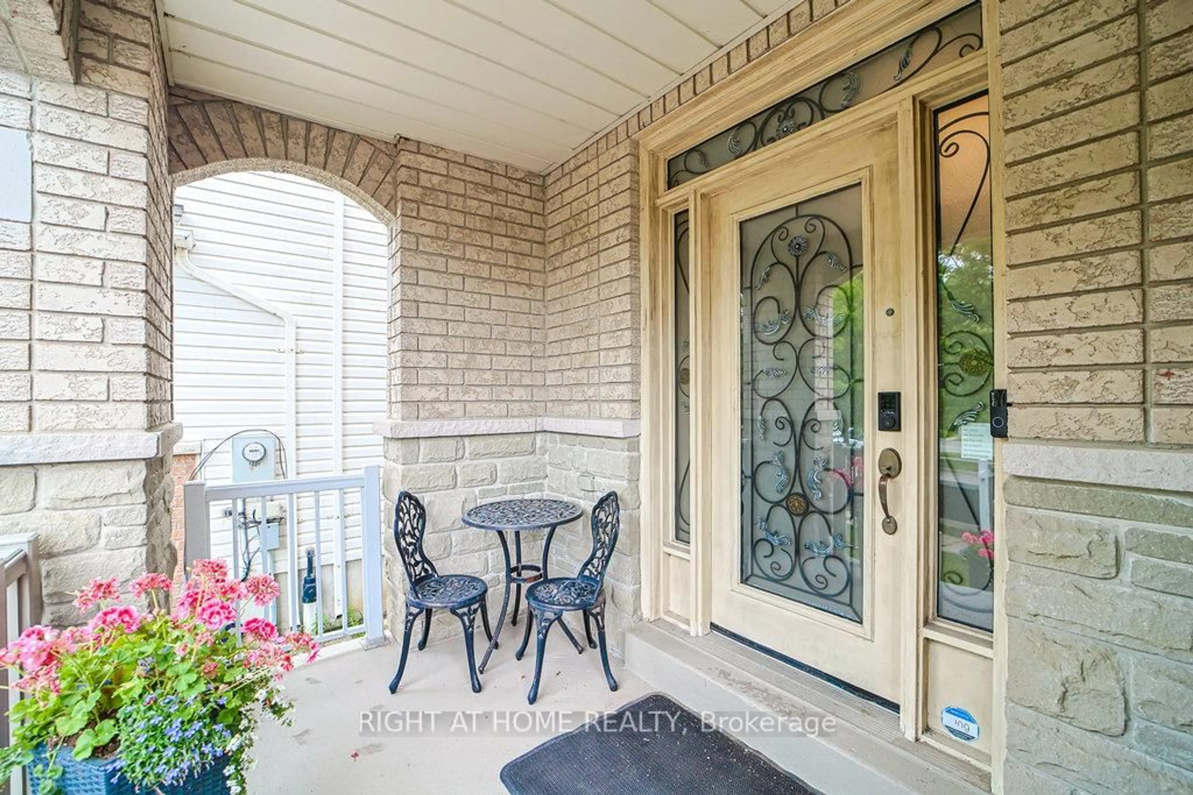Patio, street for 176 Cooke Cres, Milton Ontario L9T 6E5