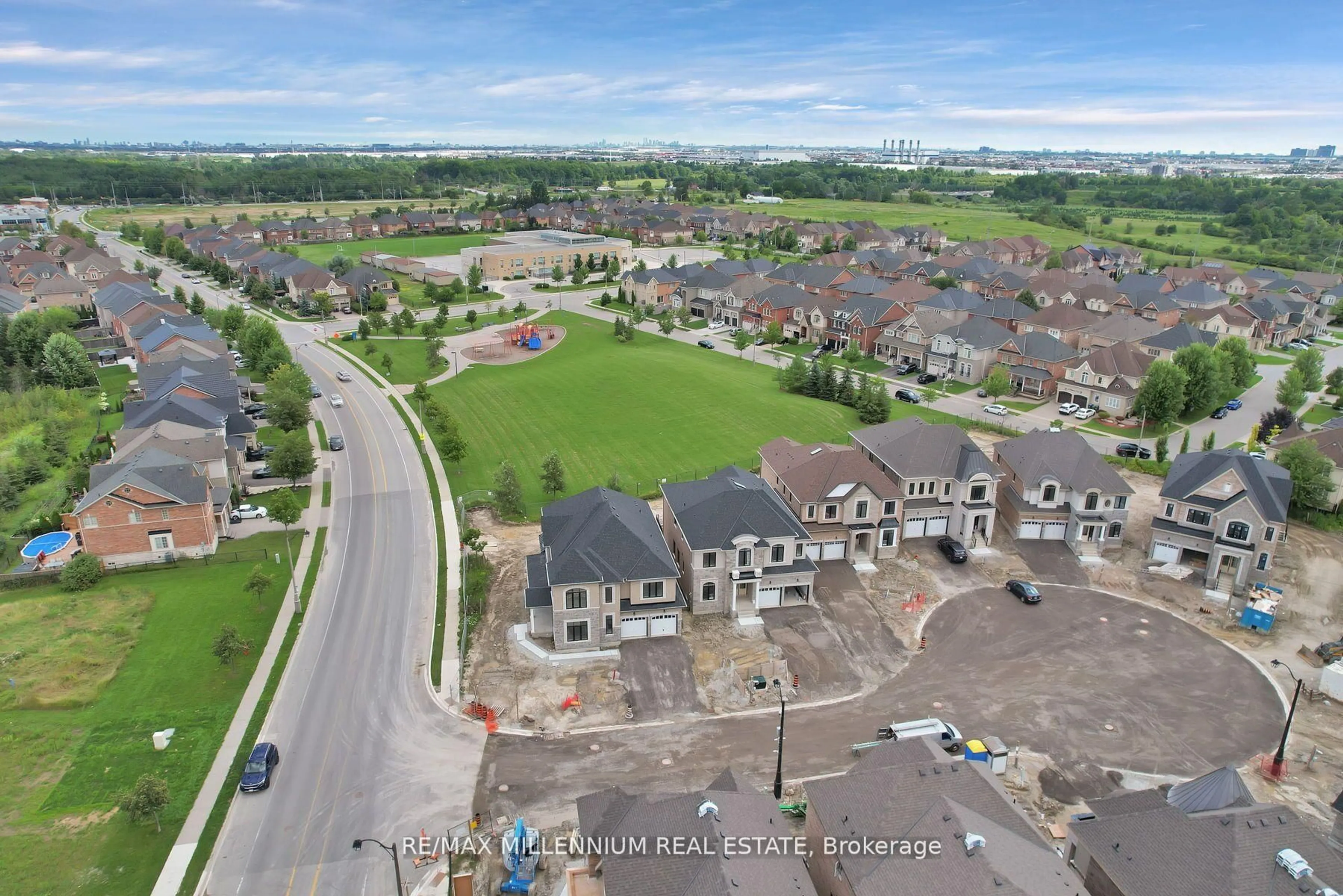 A pic from outside/outdoor area/front of a property/back of a property/a pic from drone, street for 2 Catherwood Crt, Brampton Ontario L6P 2W1