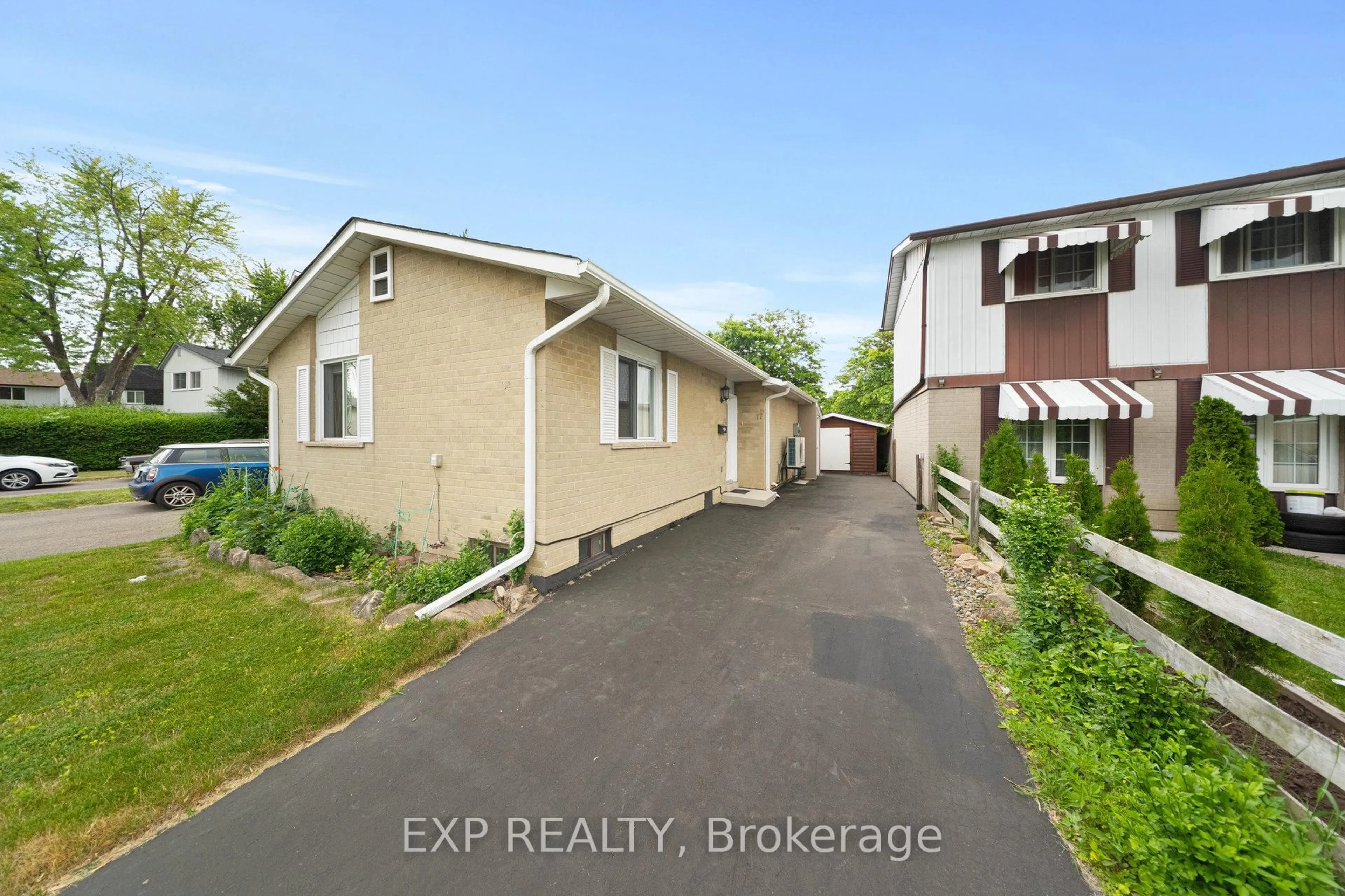 A pic from outside/outdoor area/front of a property/back of a property/a pic from drone, street for 17 Haley Crt, Brampton Ontario L6S 1N6