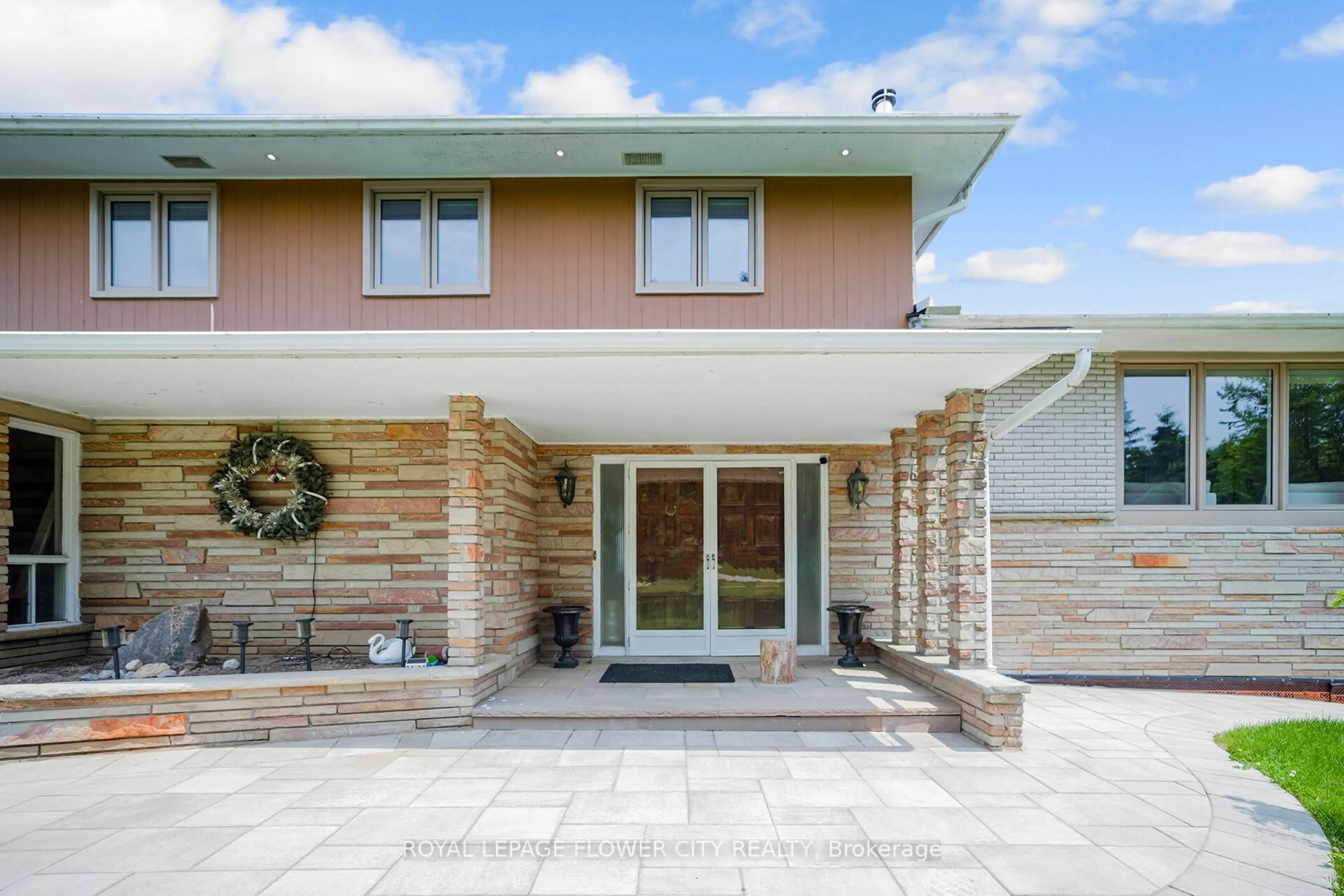 Home with brick exterior material, street for 5 Glenn Crt, Caledon Ontario L7K 0P3