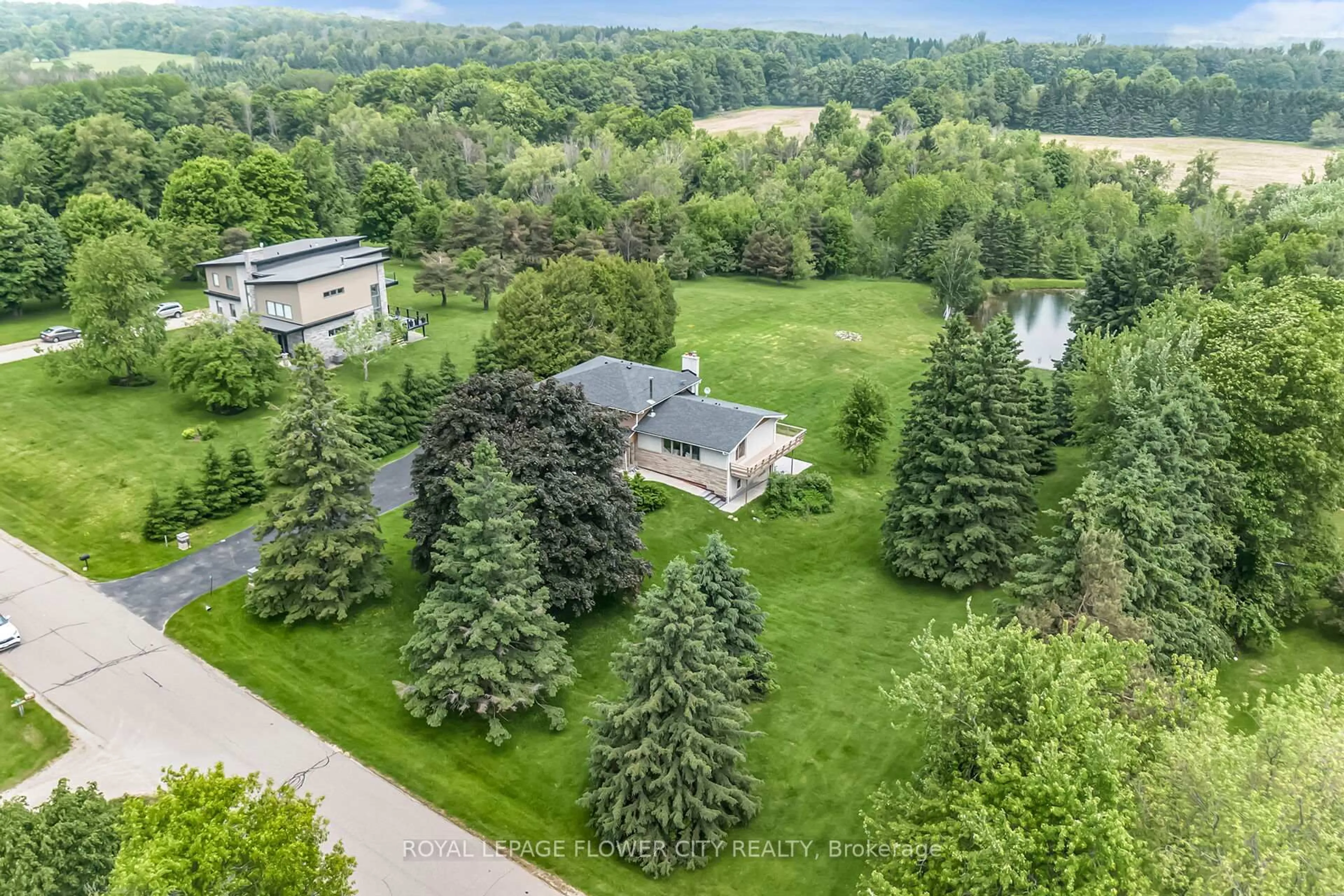 A pic from outside/outdoor area/front of a property/back of a property/a pic from drone, forest/trees view for 5 Glenn Crt, Caledon Ontario L7K 0P3