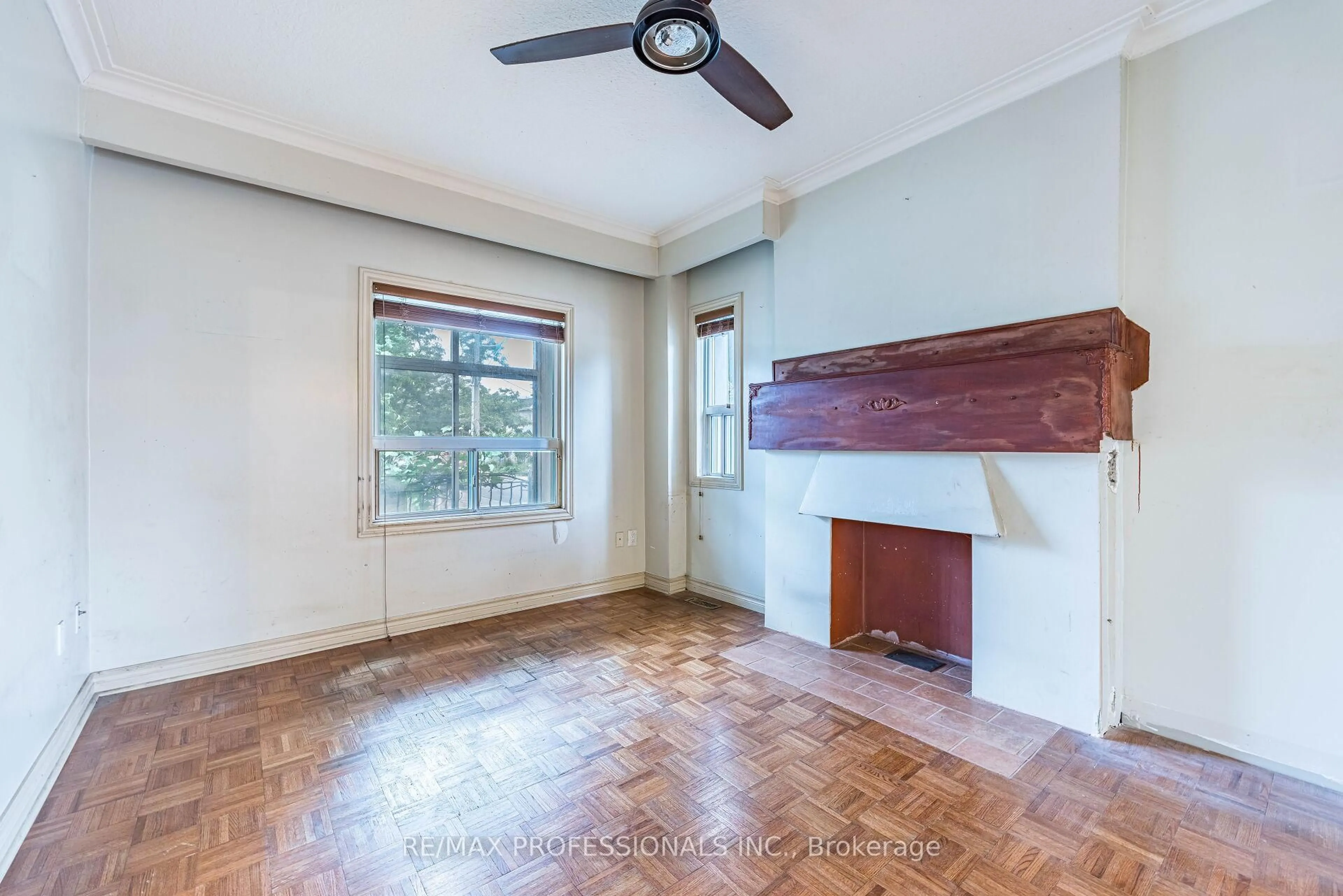 A pic of a room for 106 Via Italia, Toronto Ontario M6H 3S1