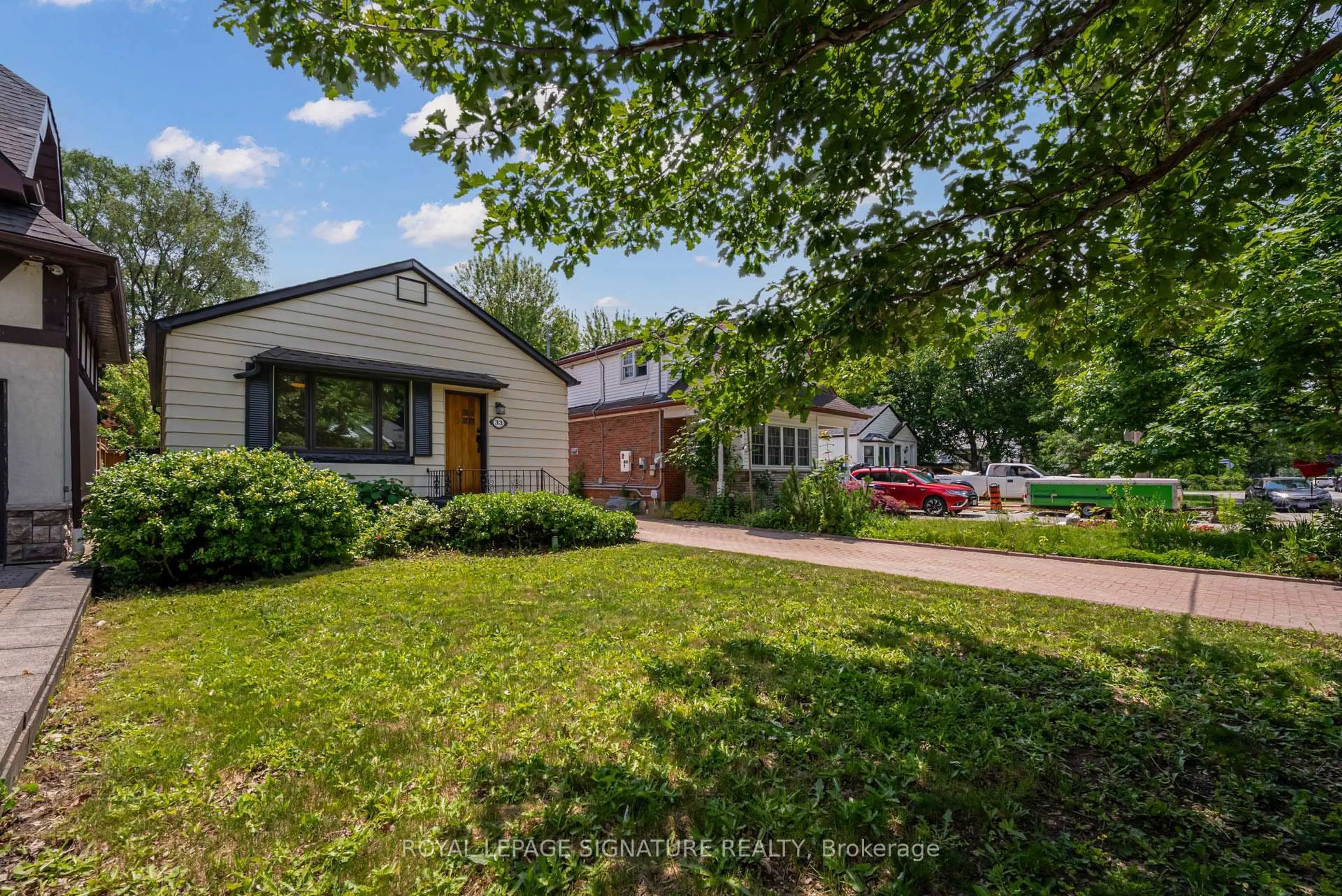 Unknown for 33 Ash Cres, Toronto Ontario M8W 1E4