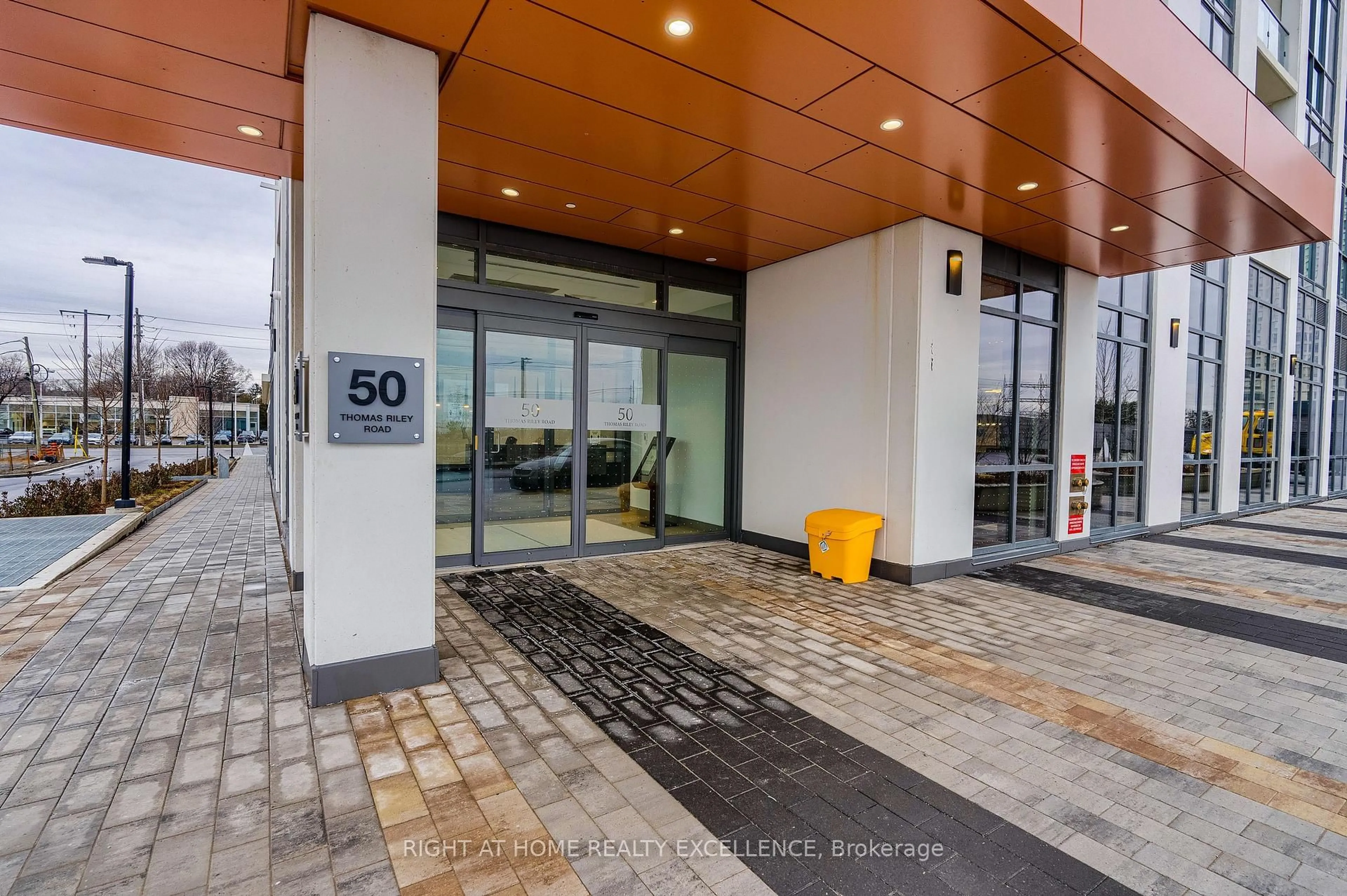 Indoor foyer for 50 Thomas Riley Rd #1903, Toronto Ontario M9B 0C5