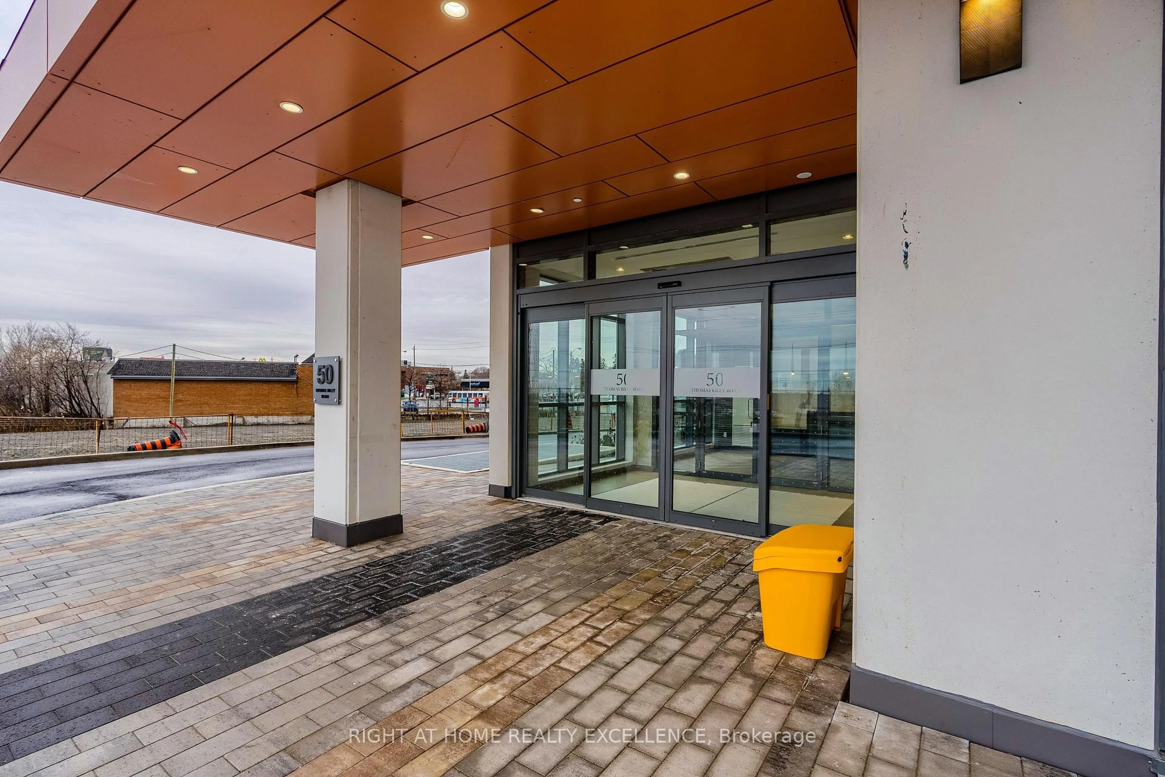 Indoor foyer for 50 Thomas Riley Rd #1903, Toronto Ontario M9B 0C5