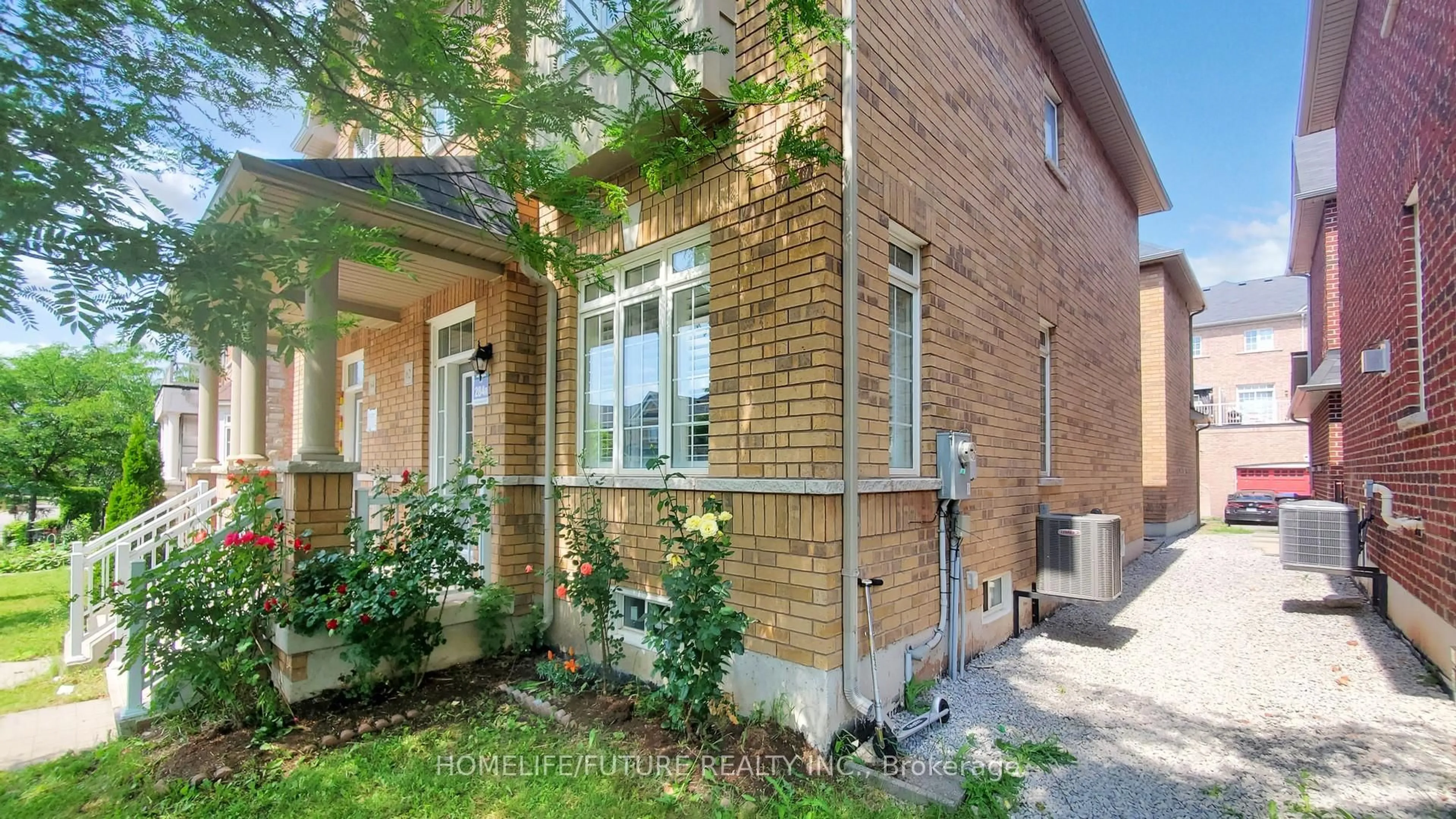 Home with brick exterior material, street for 62 Fallmeadow Circ, Brampton Ontario L6Y 0Y7