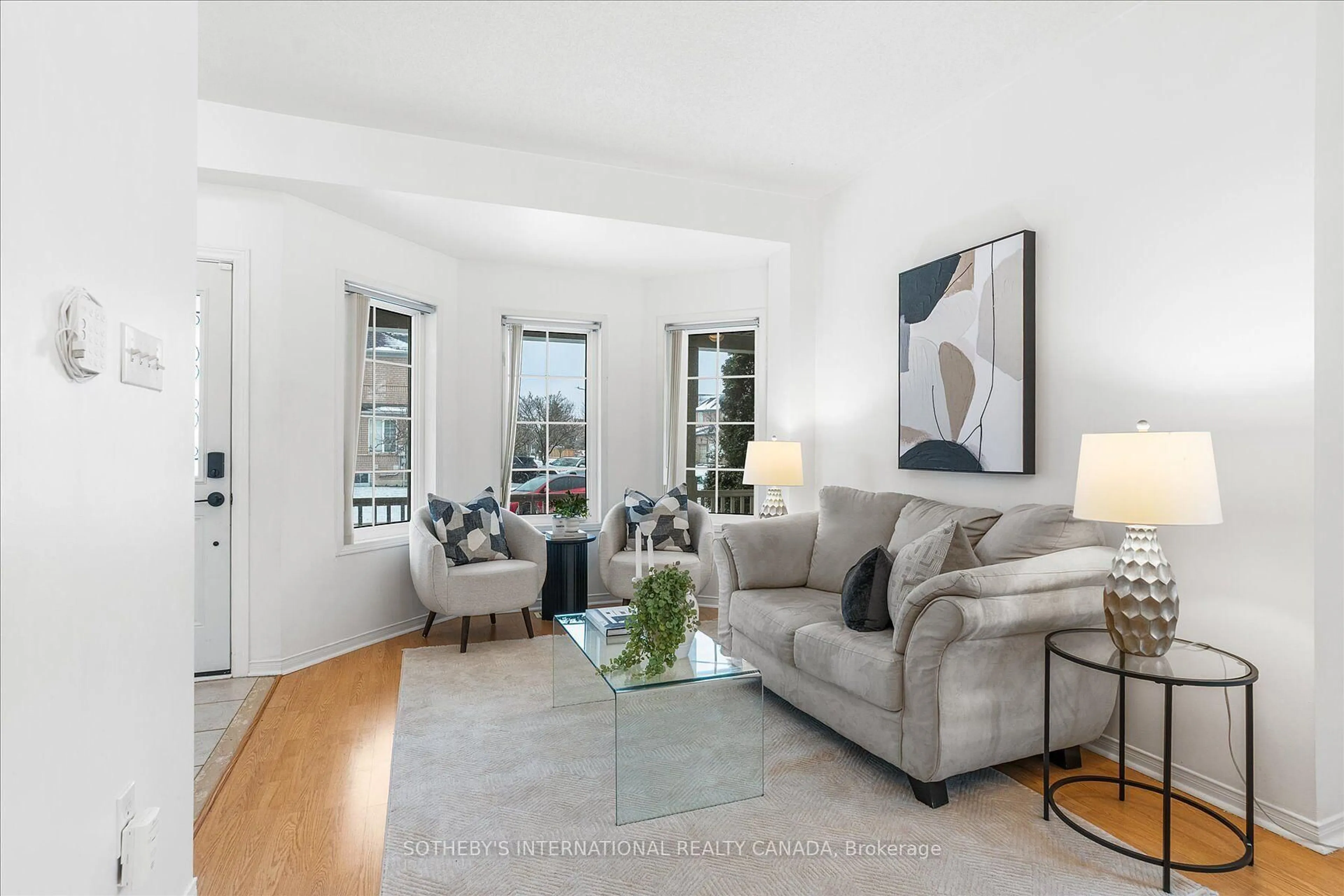 Living room with furniture, unknown for 5975 Shelford Terr, Mississauga Ontario L5M 6K3