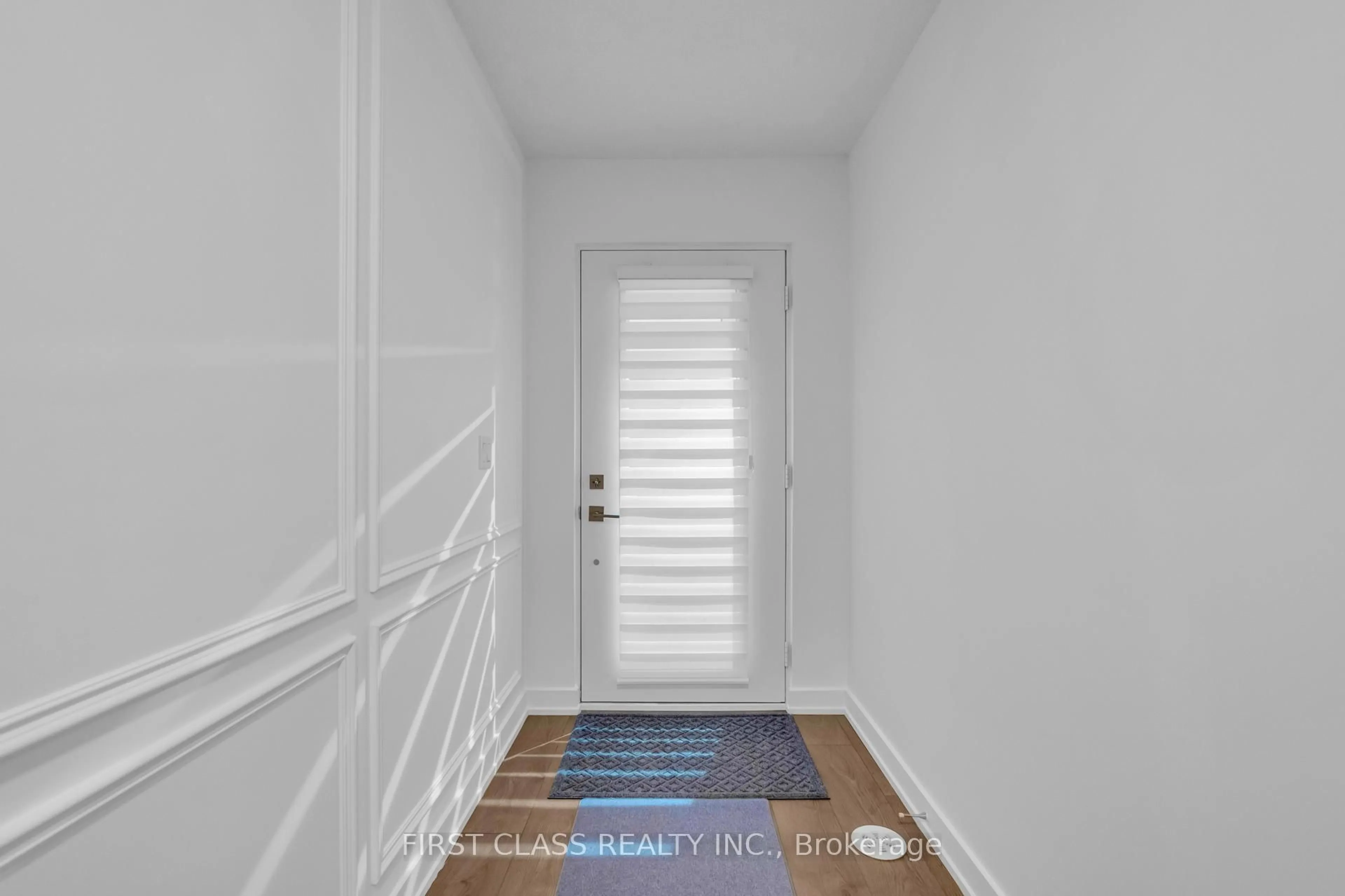 Indoor entryway for 1121 Cooke Blvd #73, Burlington Ontario L7T 0C3