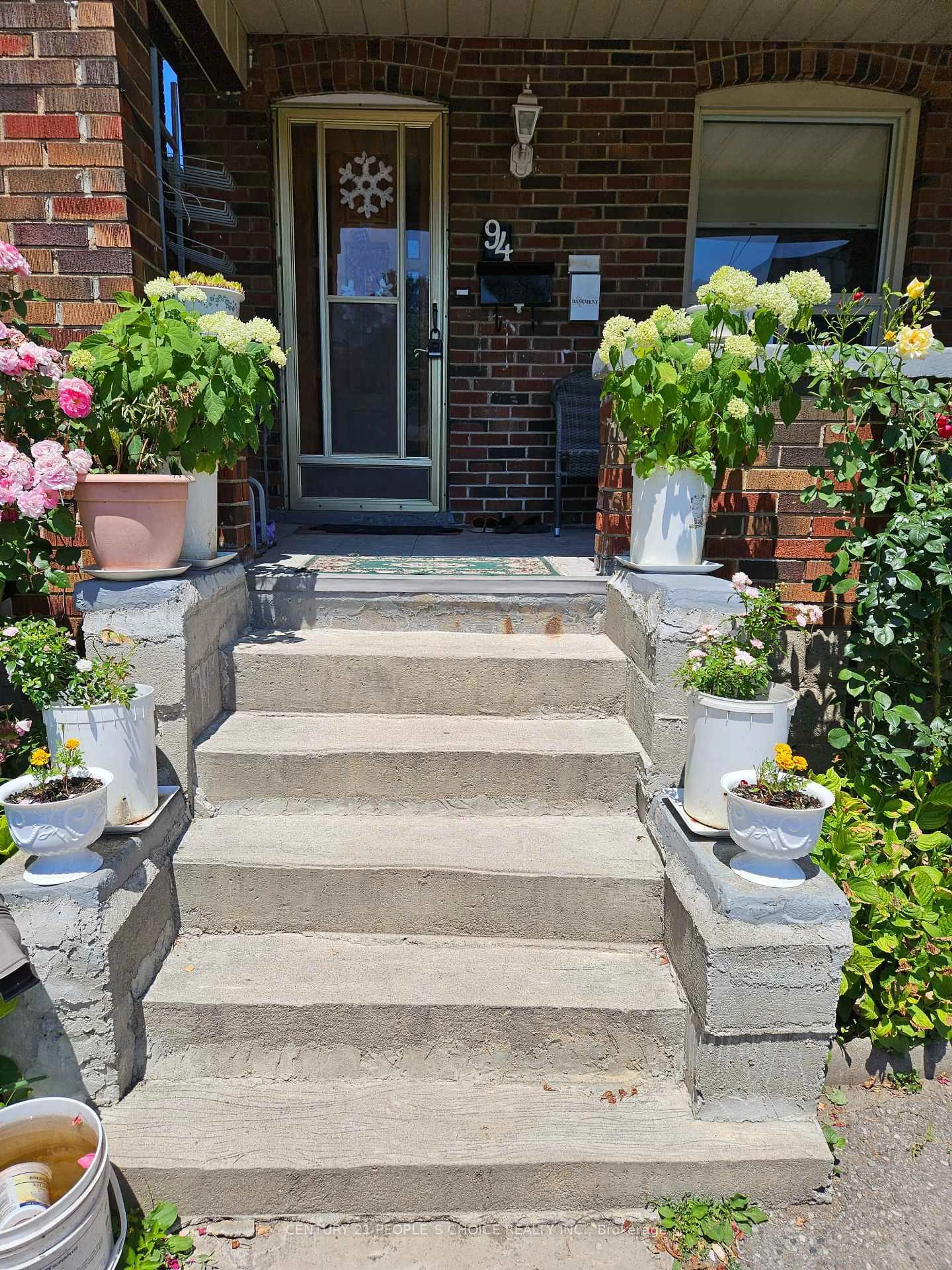 Unknown for 94 Ypres Rd, Toronto Ontario M6M 1P3