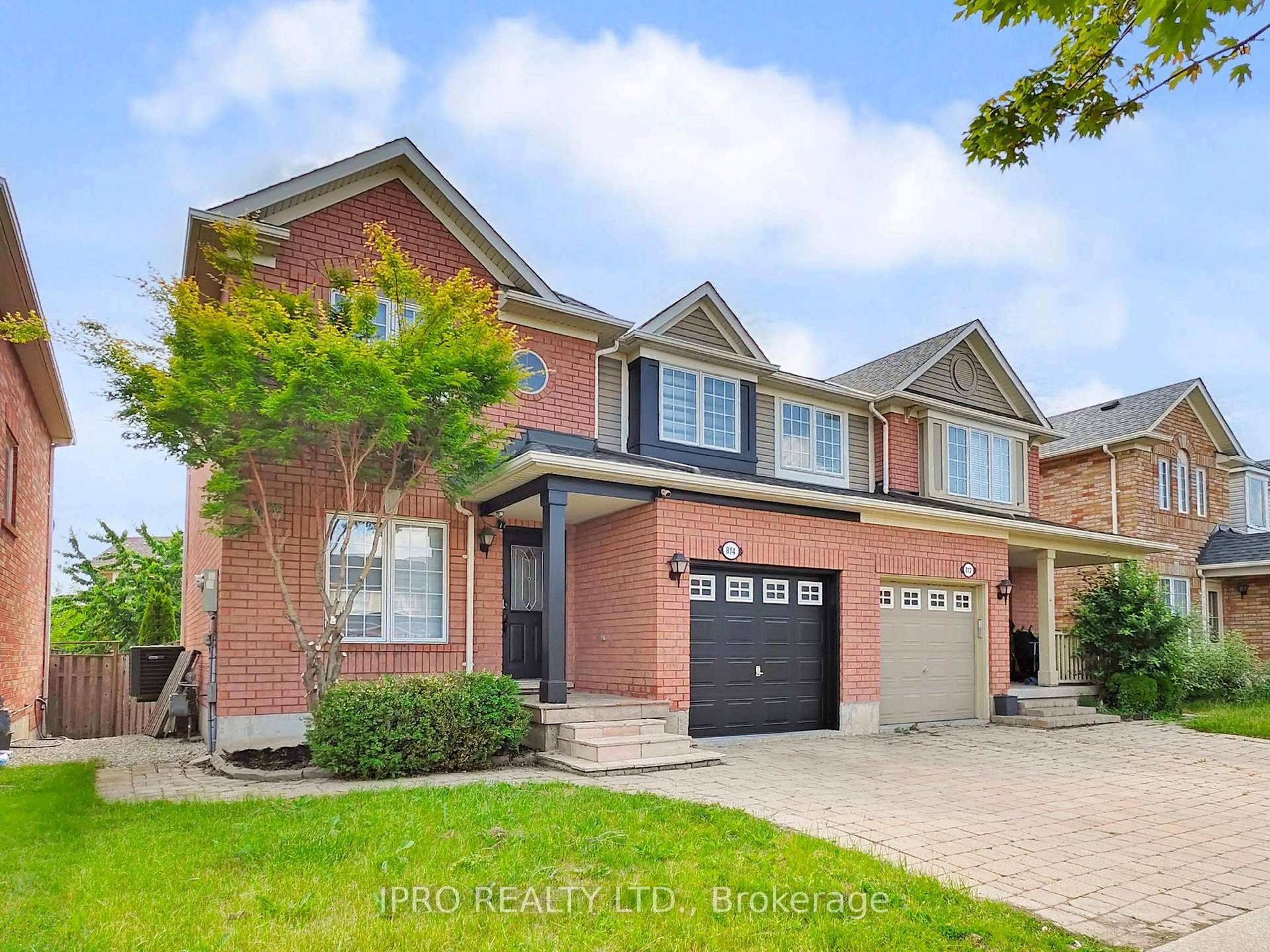 Home with brick exterior material, street for 814 Ferguson Dr, Milton Ontario L9T 6L4