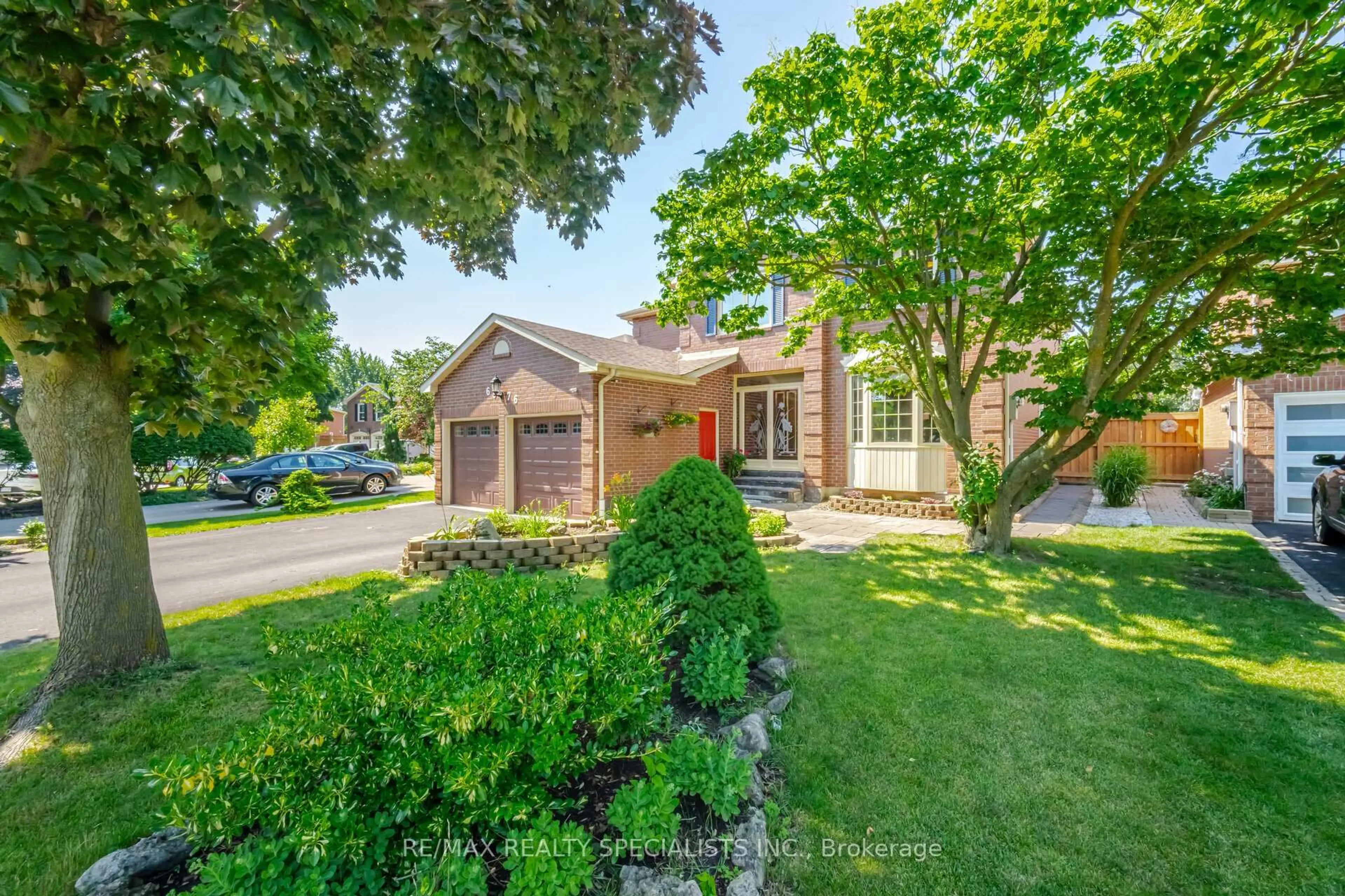 Home with brick exterior material, street for 6576 Miller's Grve, Mississauga Ontario L5N 4R7