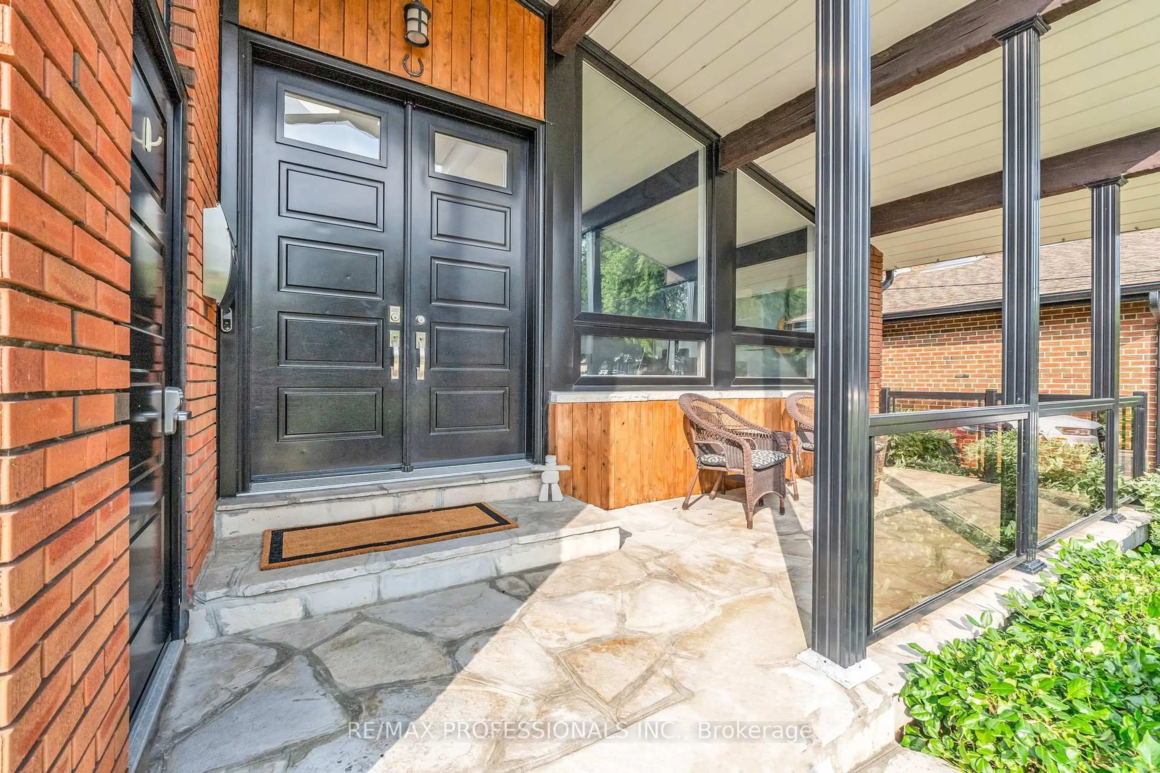 Indoor entryway for 53 Decarie Circ, Toronto Ontario M9B 3J1