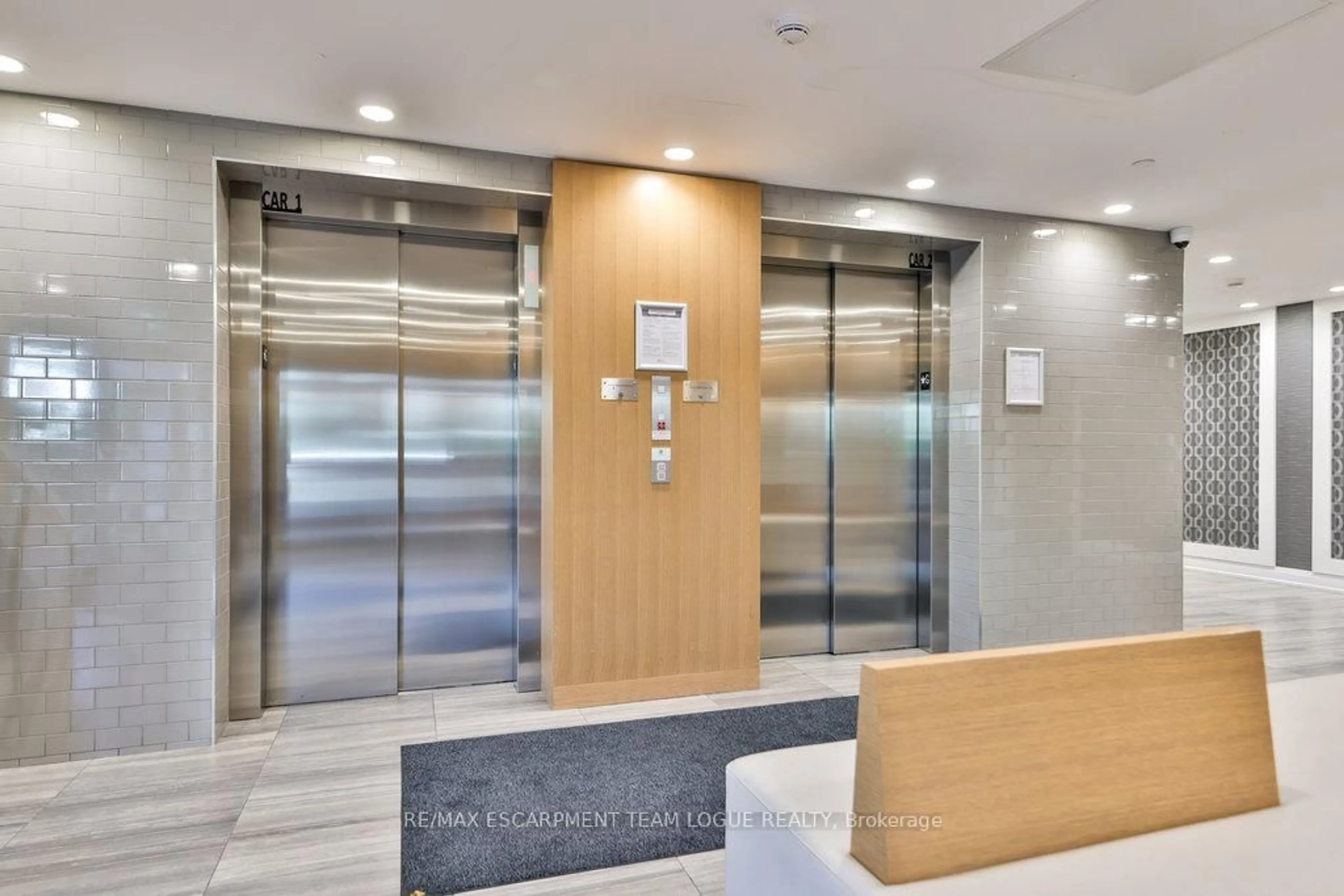 Indoor foyer for 128 GROVEWOOD COMMON #509, Oakville Ontario L6H 0X3