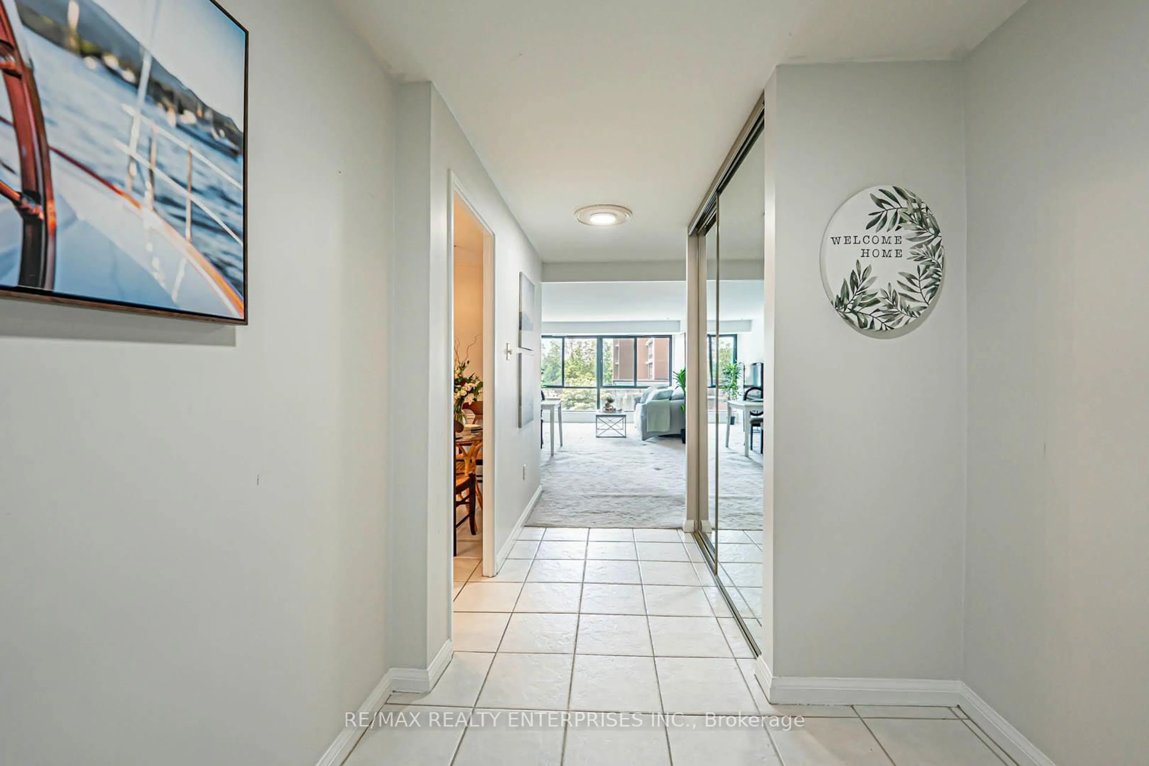 Indoor foyer for 1400 Dixie Rd #408, Mississauga Ontario L5E 3E1