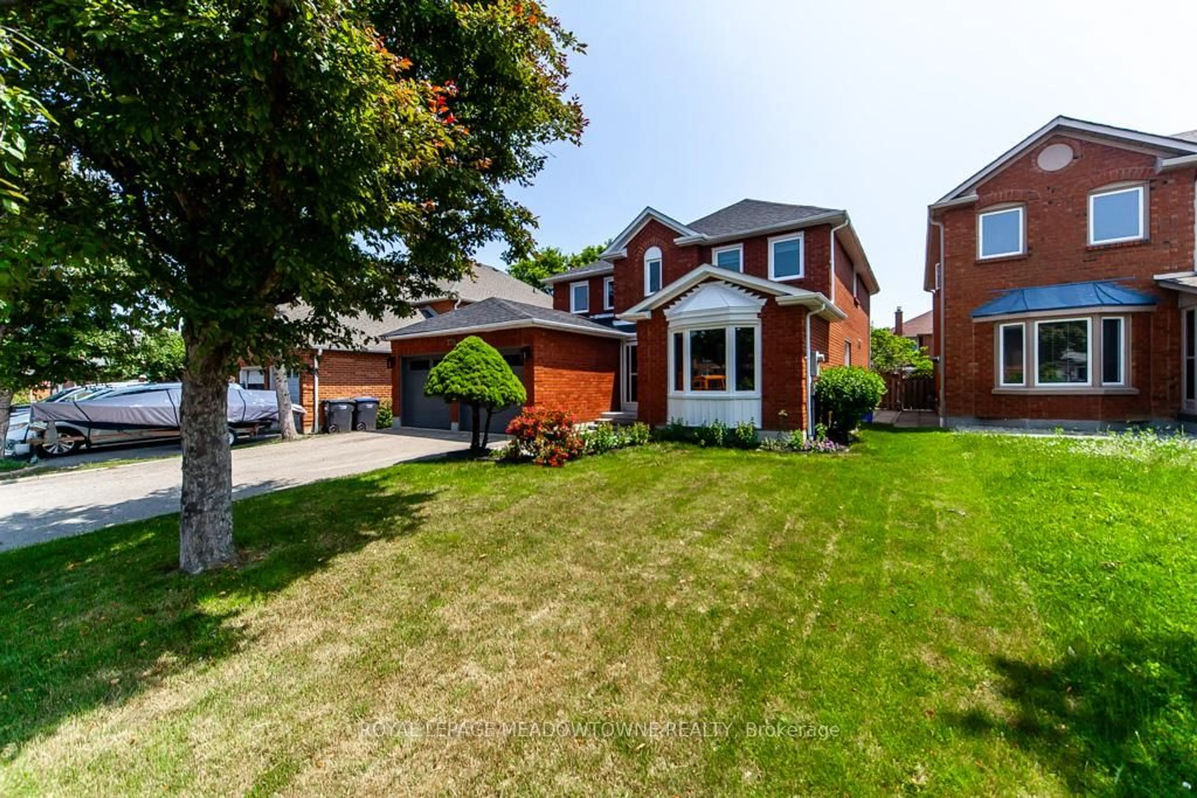 Home with brick exterior material, street for 328 Bristol Rd, Mississauga Ontario L5R 2J7
