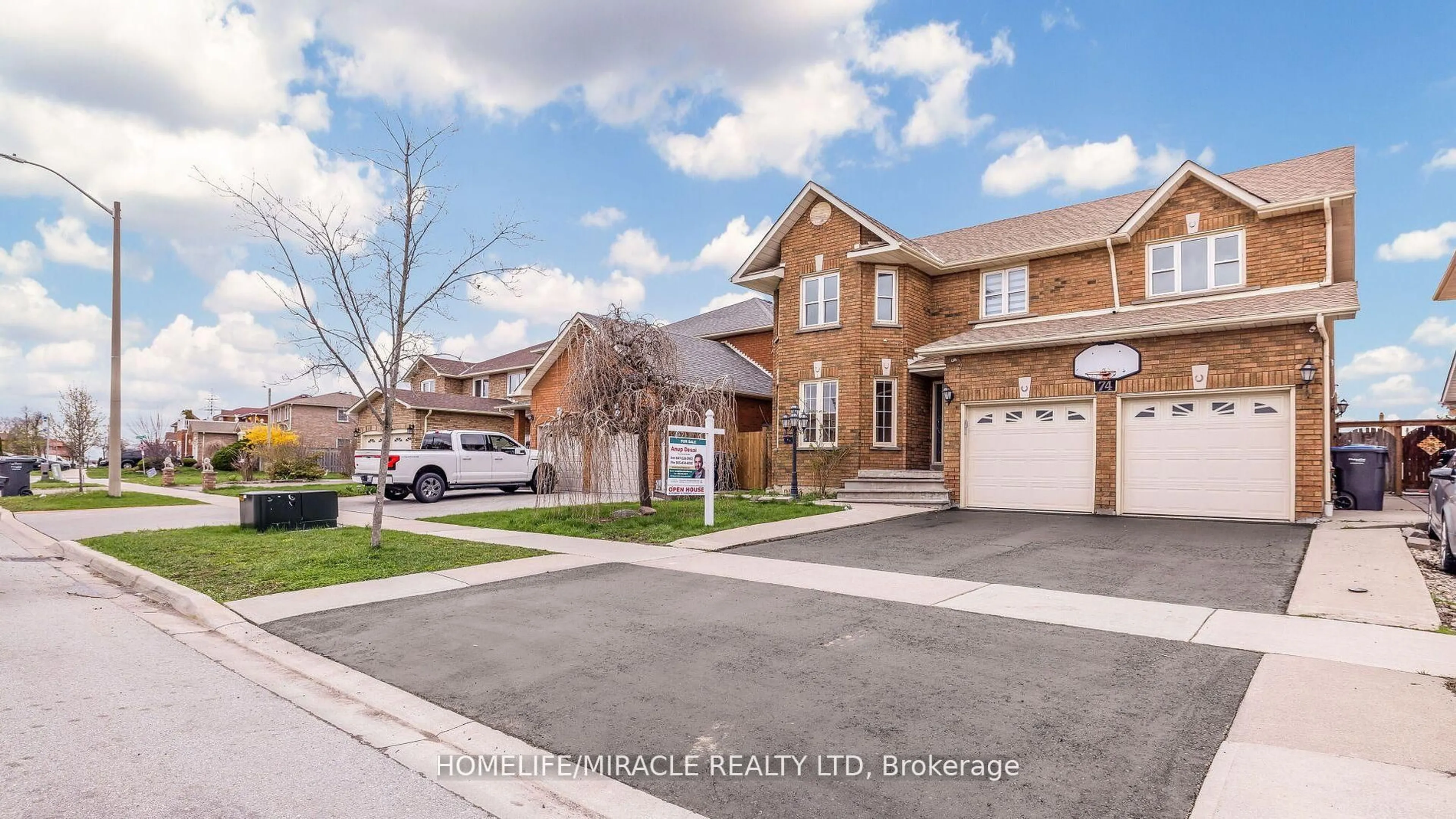 Home with brick exterior material, street for 74 Kingknoll Dr, Brampton Ontario L6Y 3E5