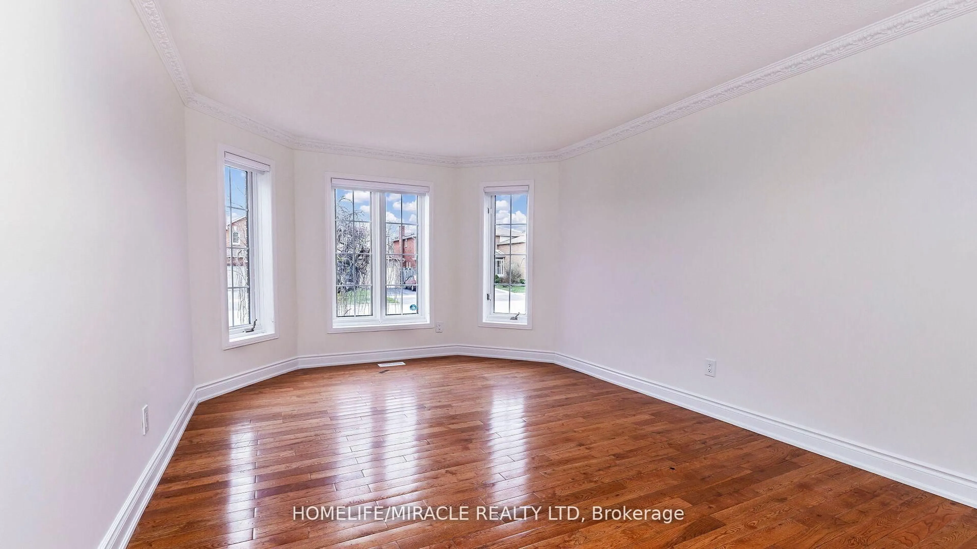A pic of a room for 74 Kingknoll Dr, Brampton Ontario L6Y 3E5