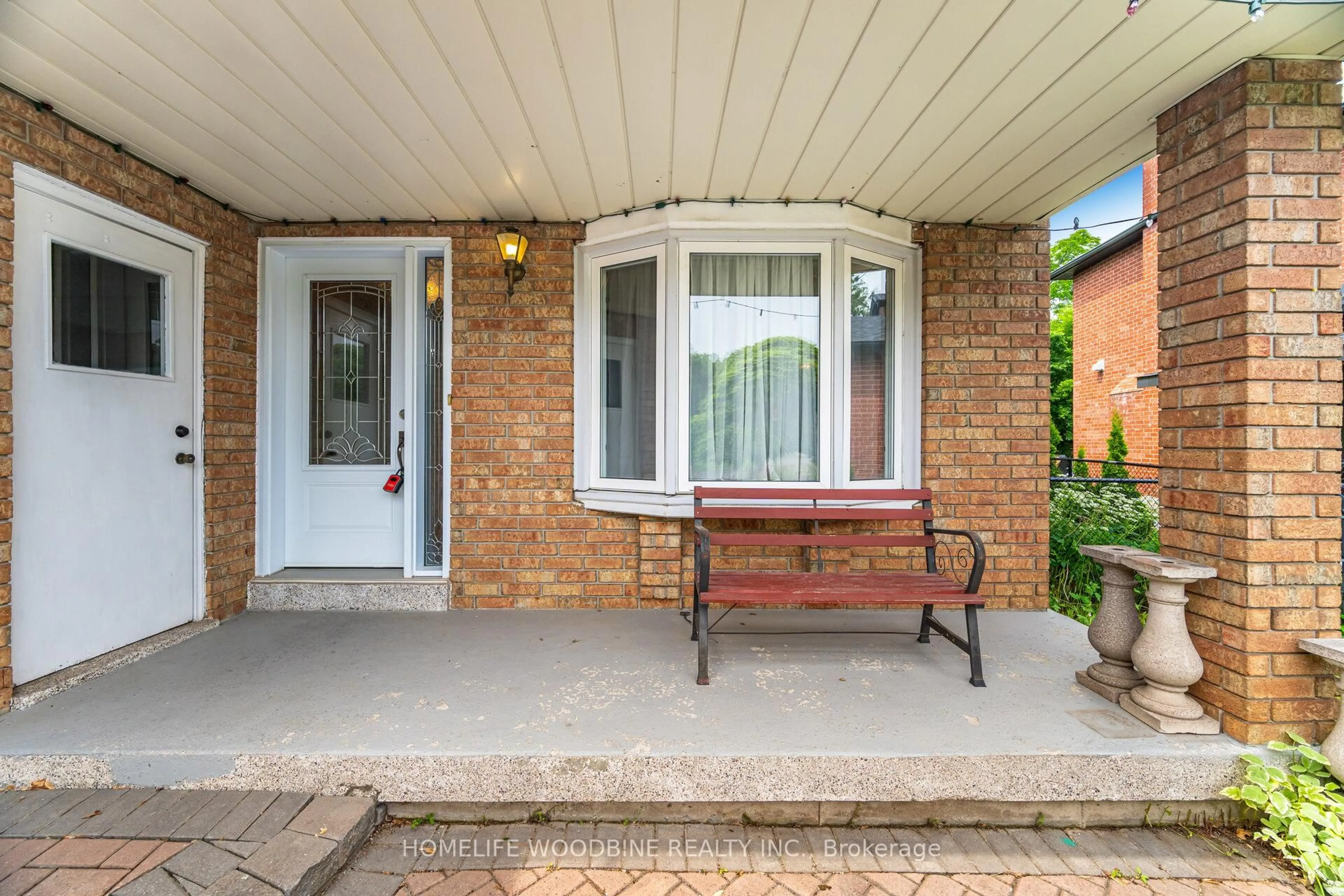 Patio, street for 32 Chopin Cres, Brampton Ontario L6Y 2S1