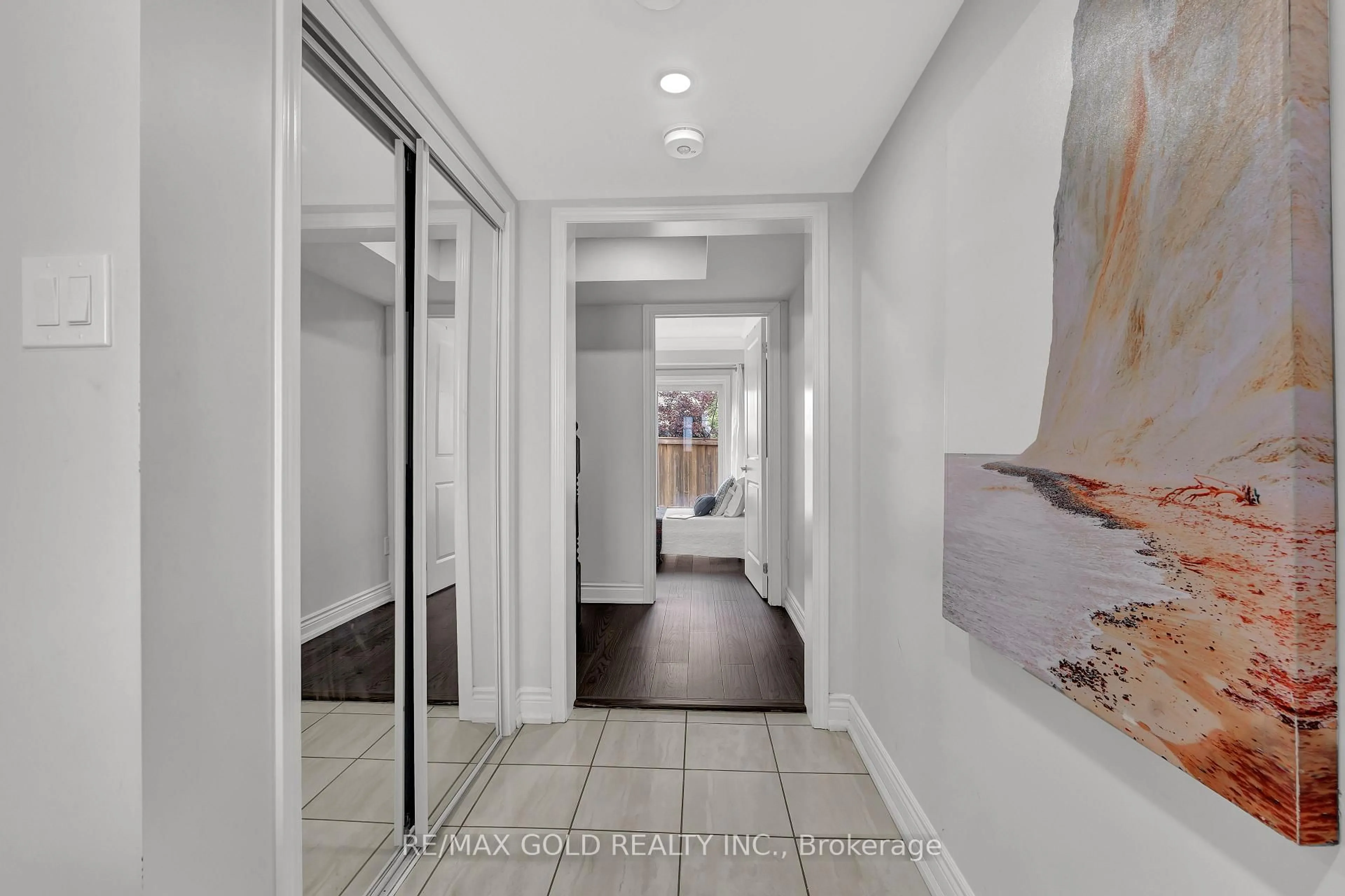 Indoor entryway for 37 Baycliffe Cres, Brampton Ontario L7A 3Z3