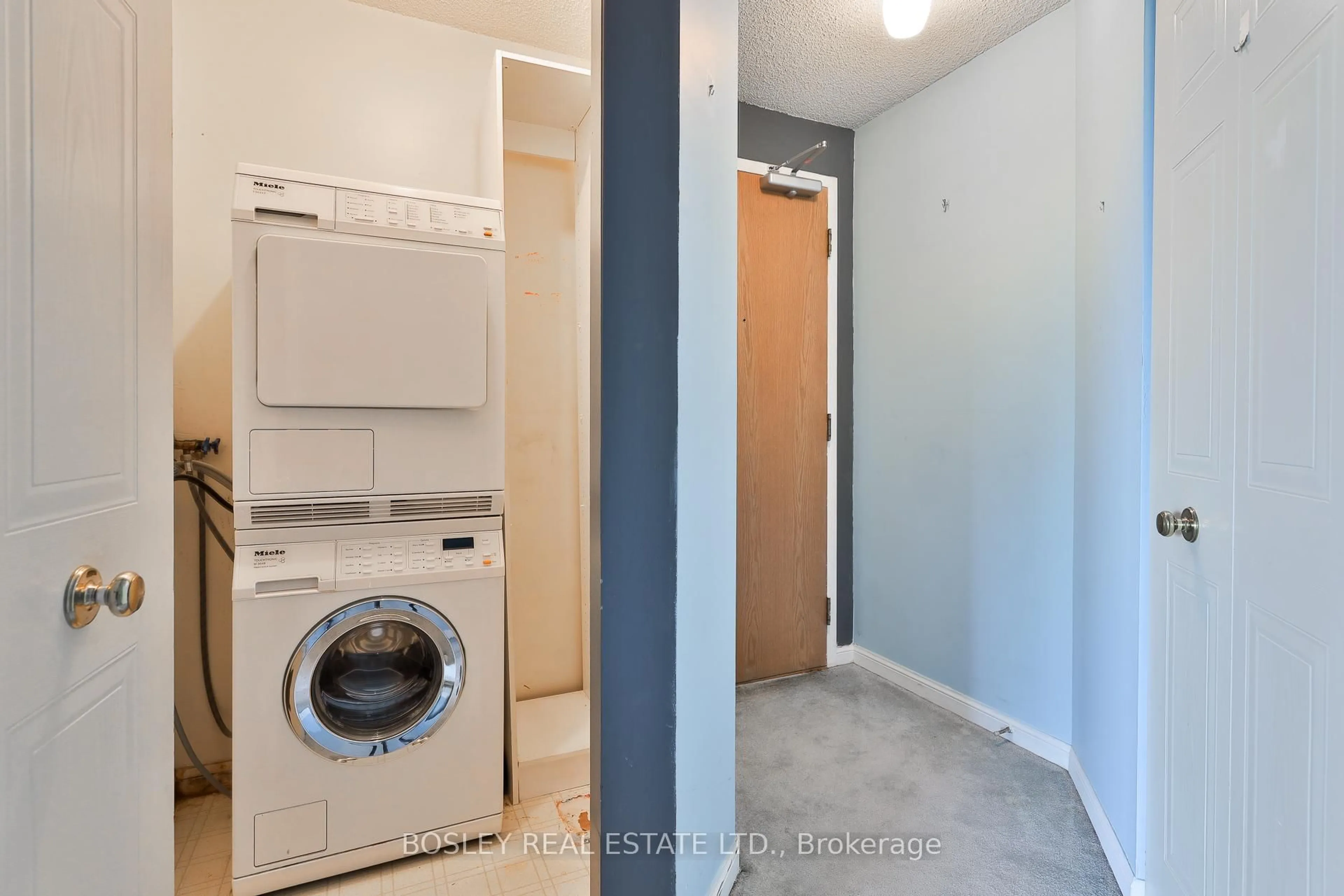 Laundry room for 3 Hickory Tree Rd #909, Toronto Ontario M9N 3W5