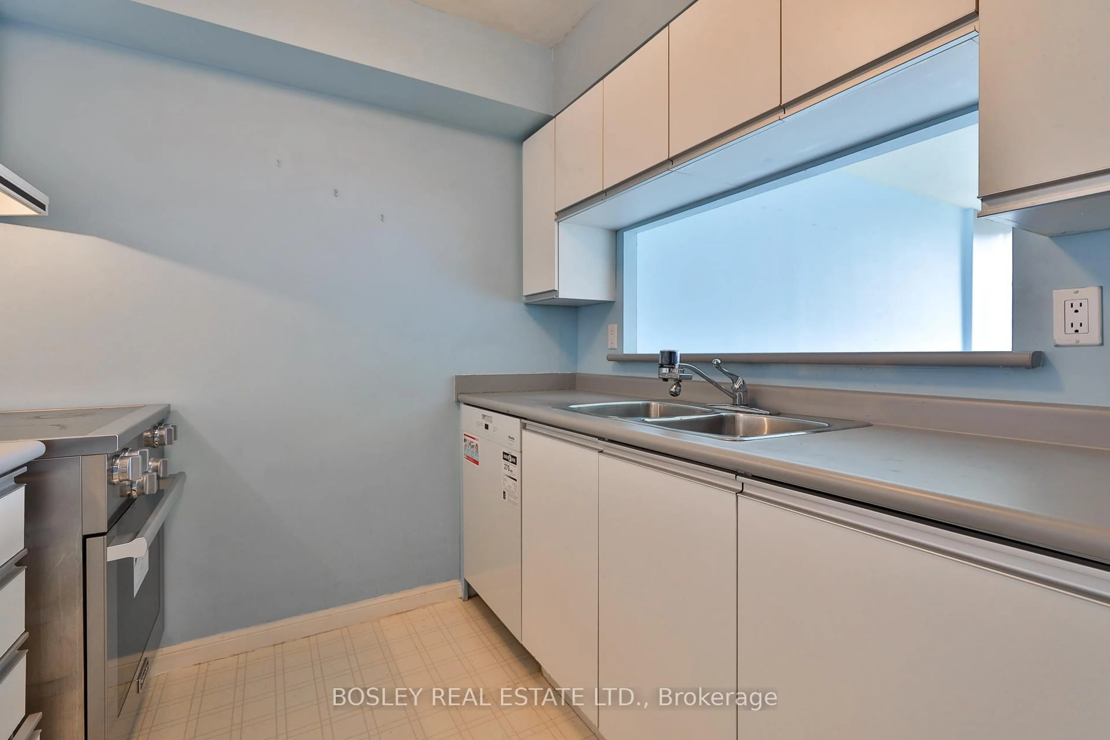Standard kitchen, unknown for 3 Hickory Tree Rd #909, Toronto Ontario M9N 3W5