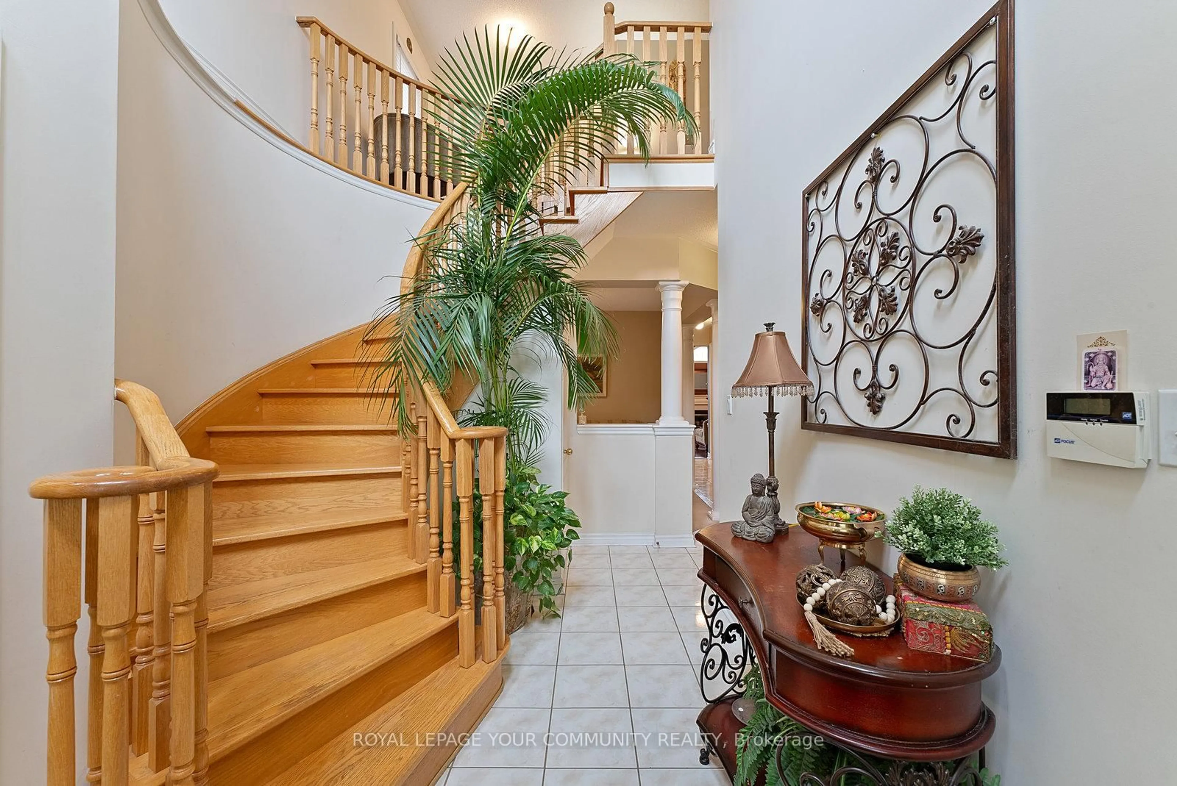 Indoor entryway for 90 Brunetta Way, Brampton Ontario L6P 1M9