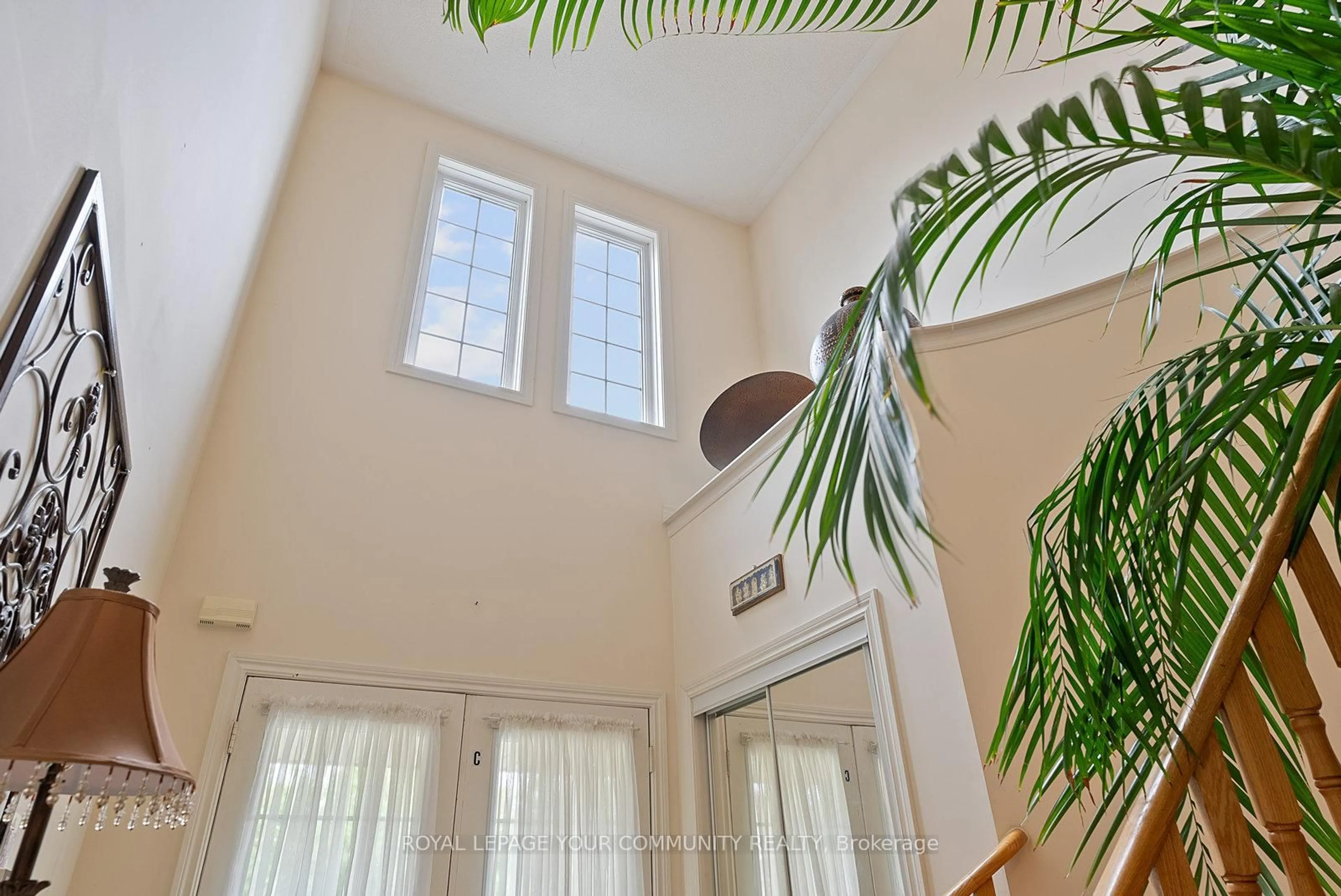 Indoor foyer for 90 Brunetta Way, Brampton Ontario L6P 1M9